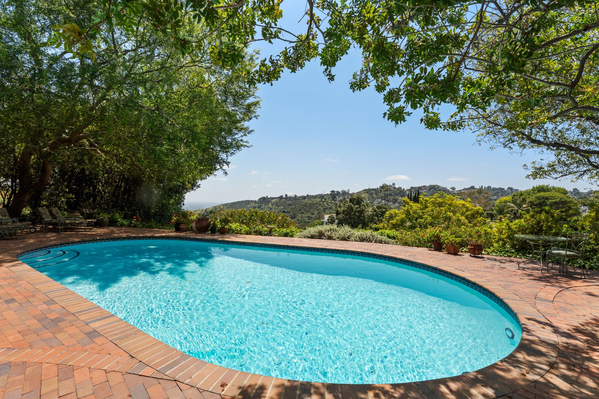 A Slice of Heaven in Lake Hollywood
