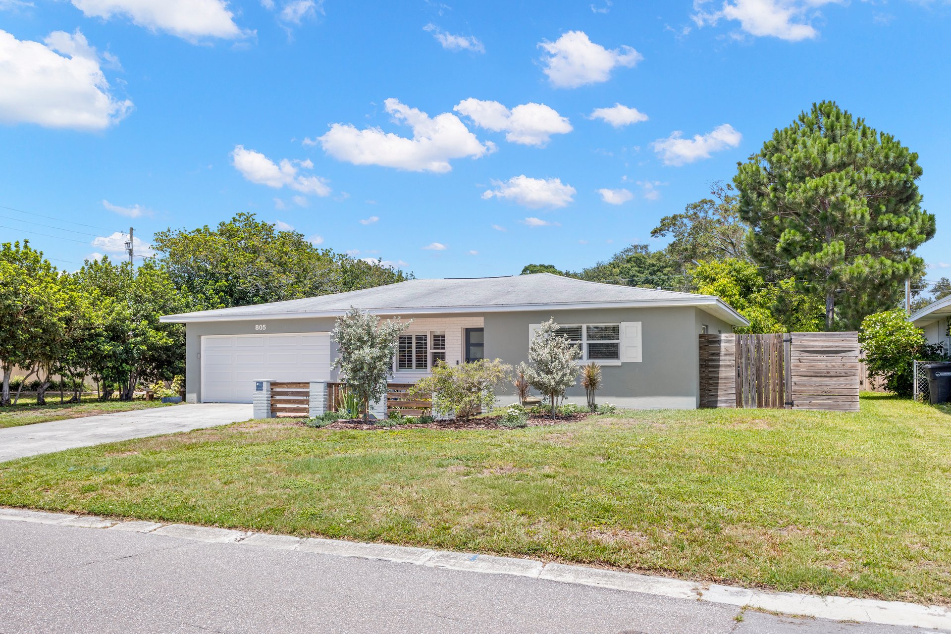 805 Wellington Dr 
