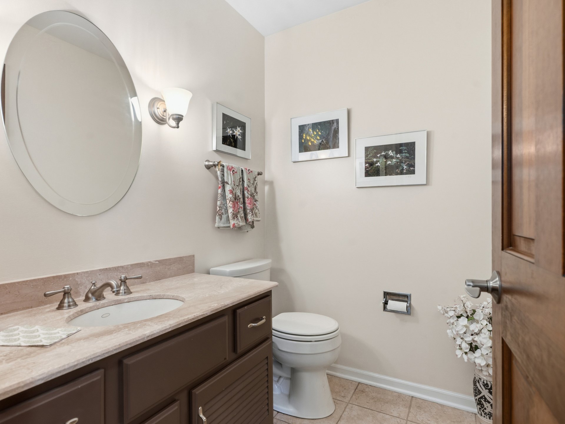 1235  Pin Oak Court