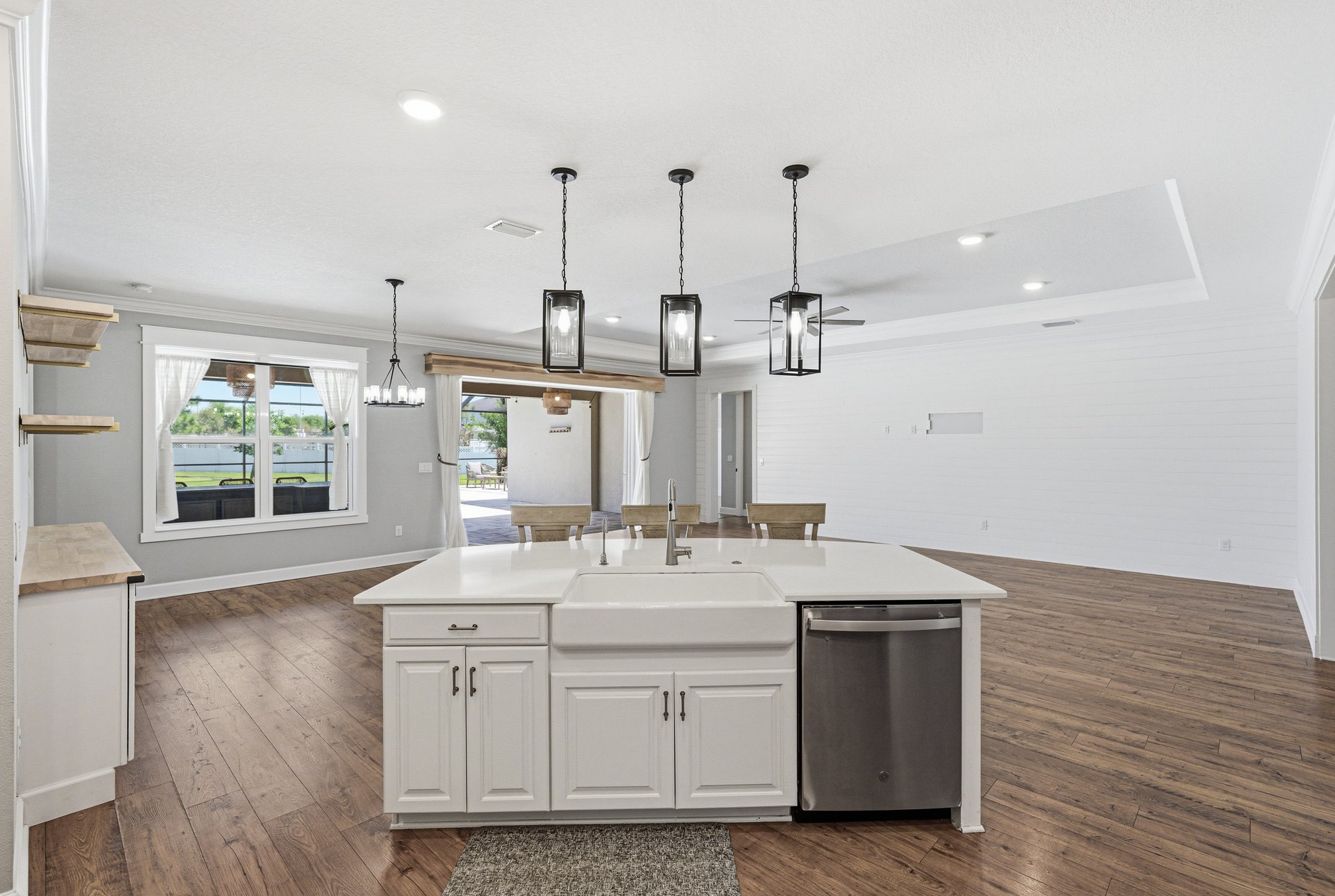 6883 BRADBURY CIR