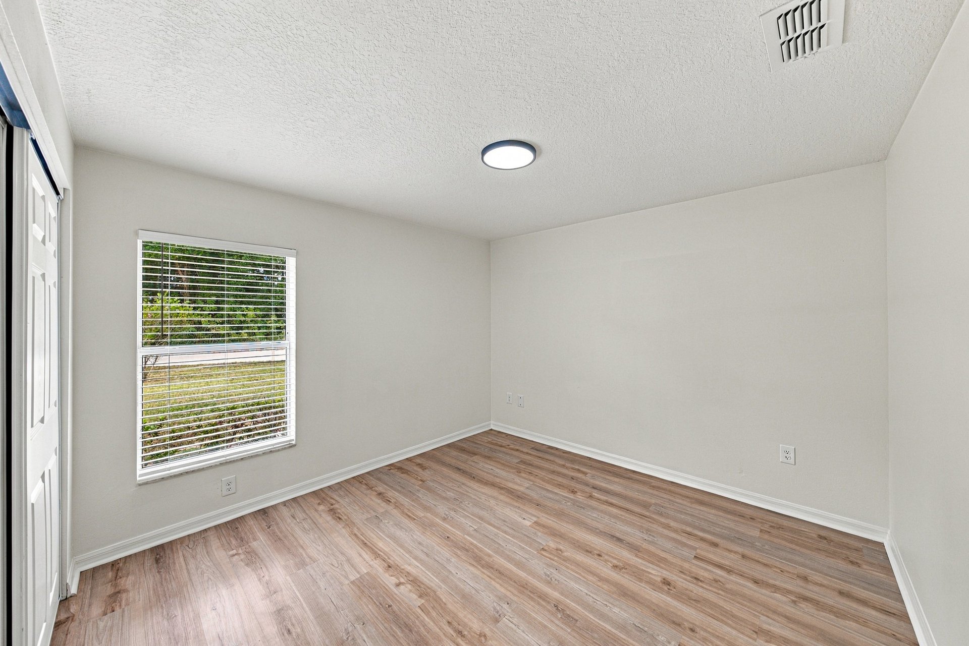 760 NW 52ND AVE