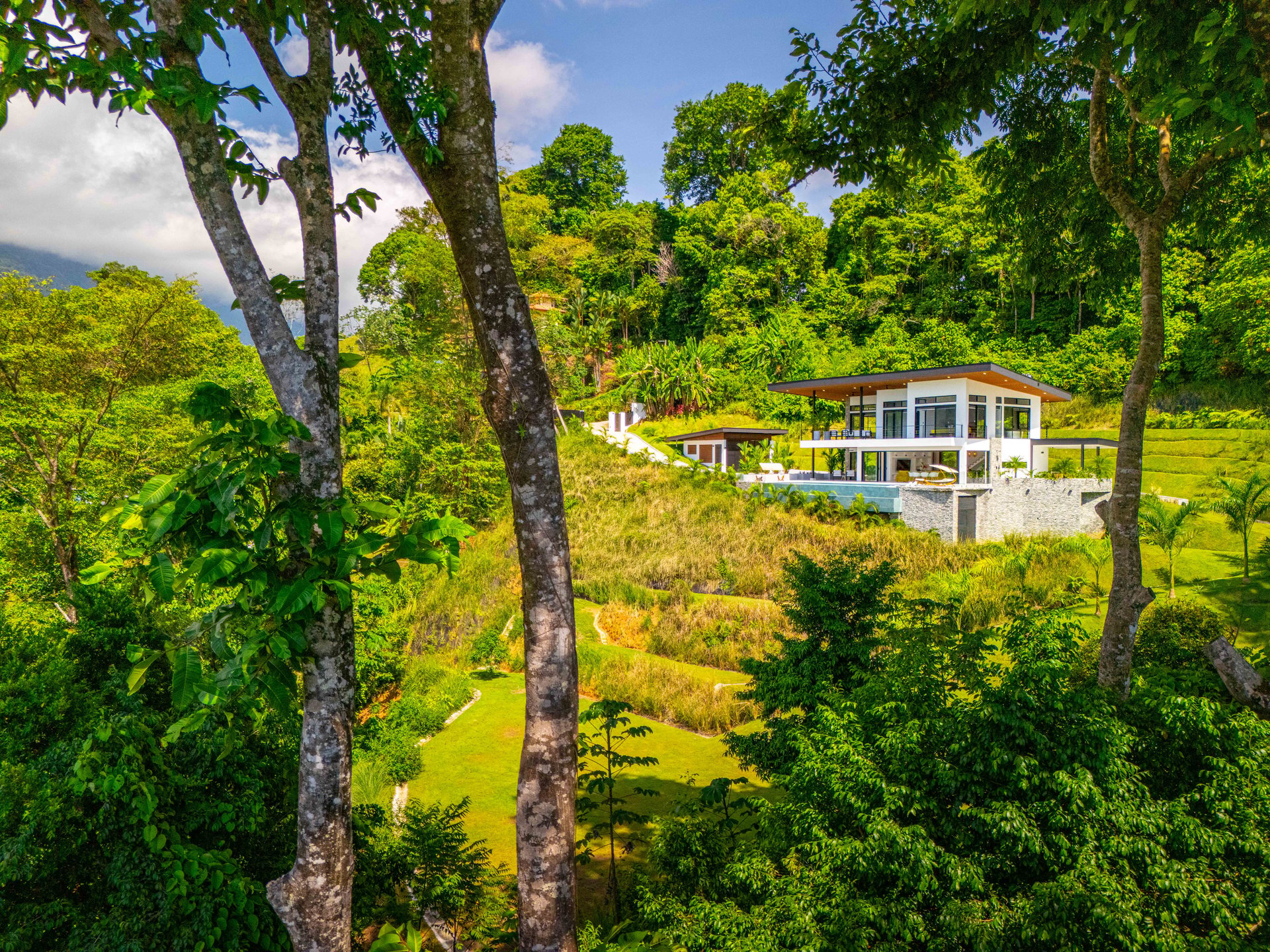 Luxury 4-Bed Home with Ocean & Jungle Views in Ojochal