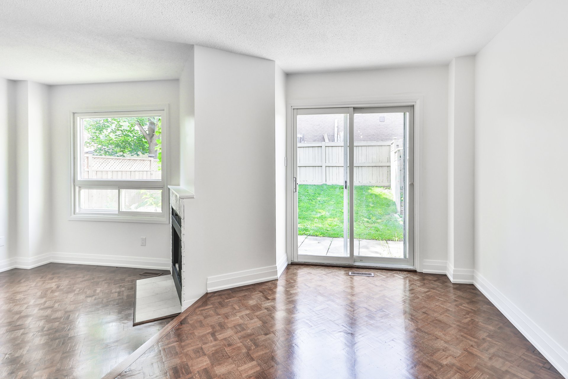 2-4635 Regents Terrace, Mississauga