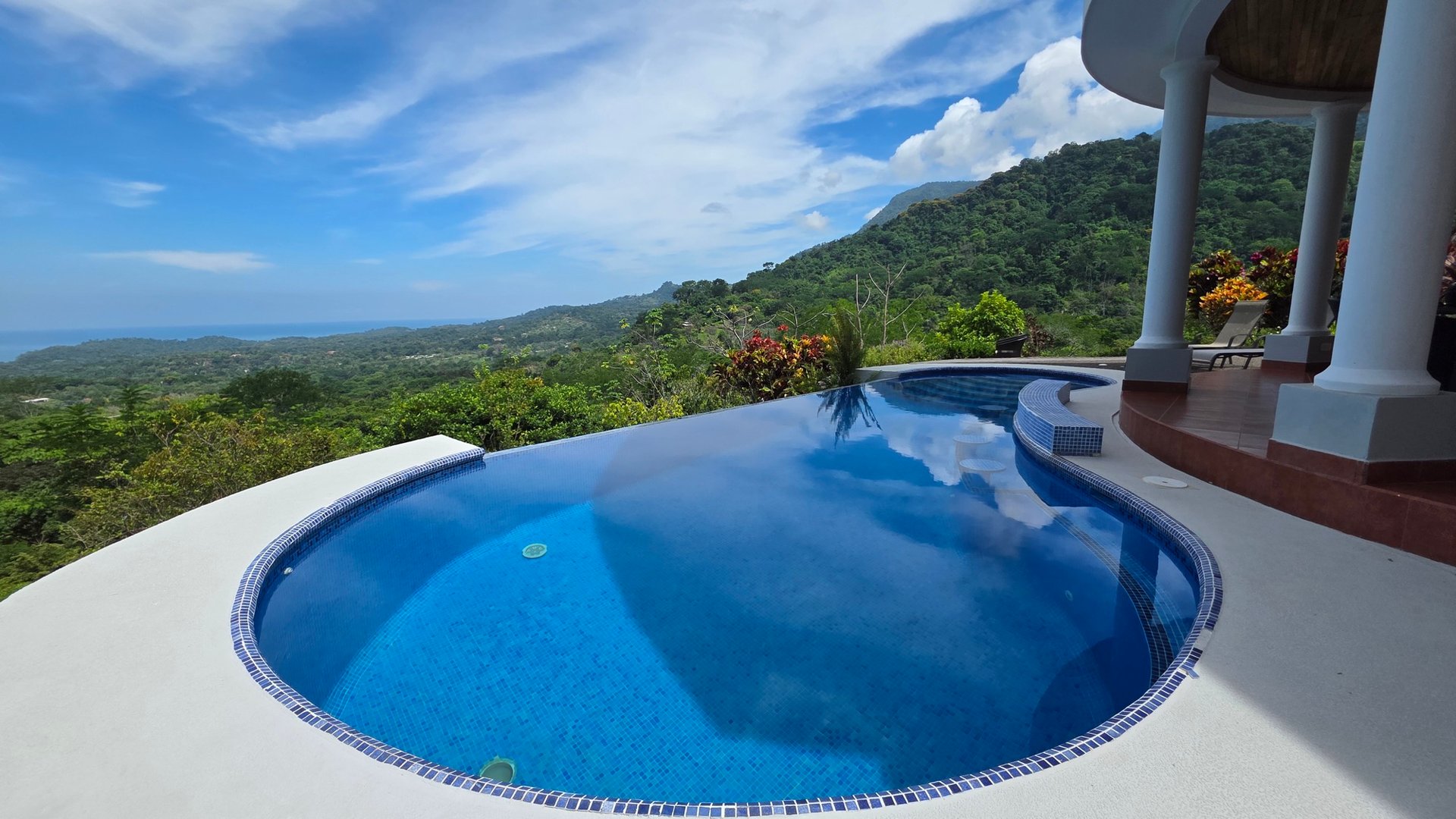 Ojochateau - Rare Ocean & Mountain View 4BR Home in Costa Rica