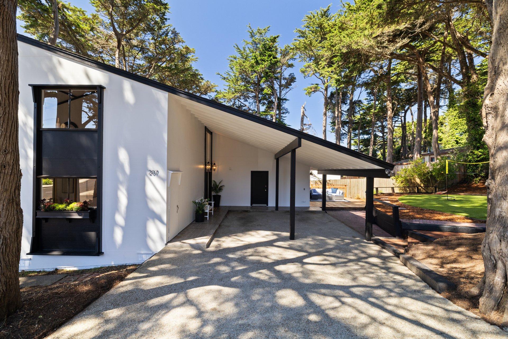 207 Beverly Pl