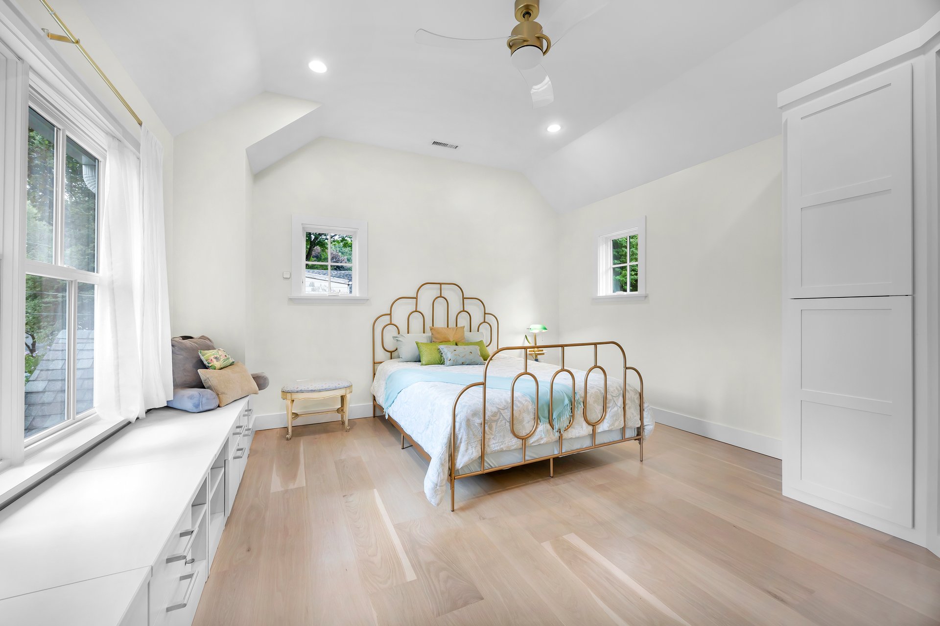 Pristine University Area Colonial