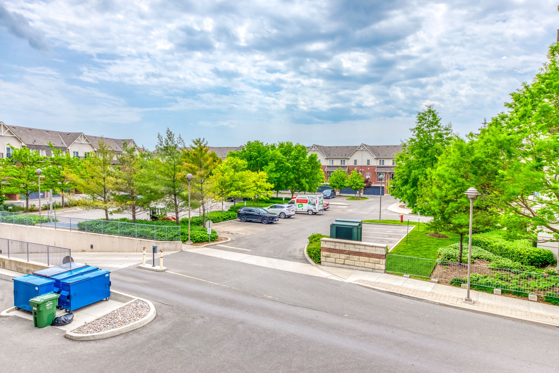 150 Oak Park Blvd 201