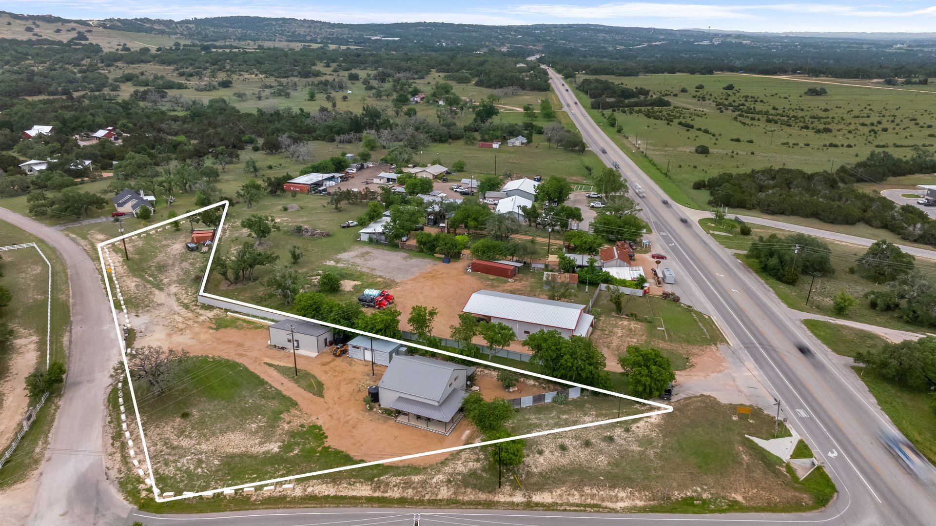 Unique Residential/Commercial Property - 180 Henly LOOP