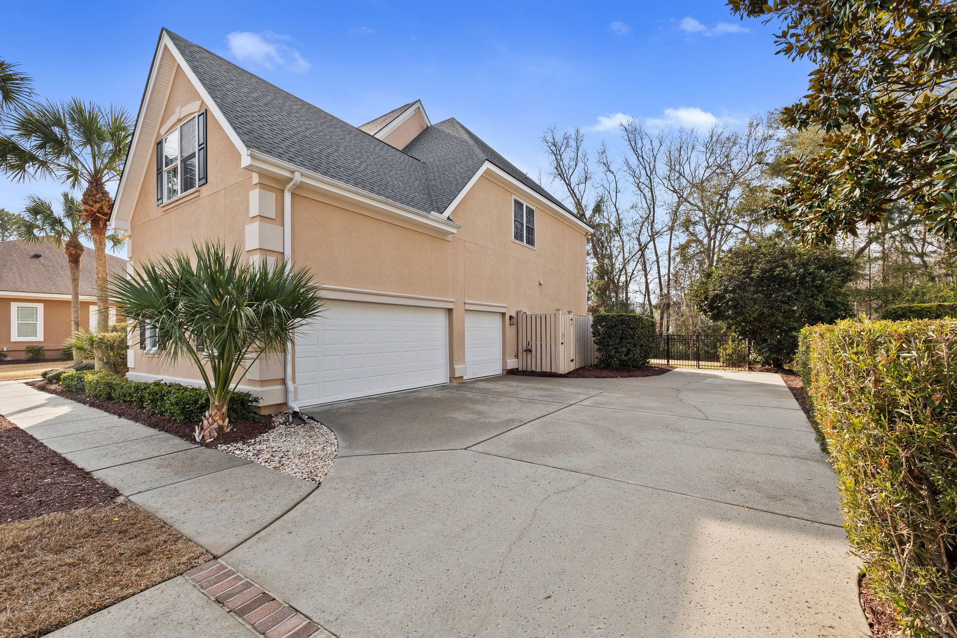 257 Farnsleigh Avenue