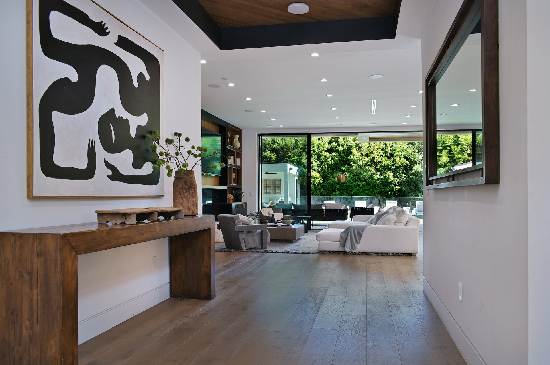 4544 Woodley Ave