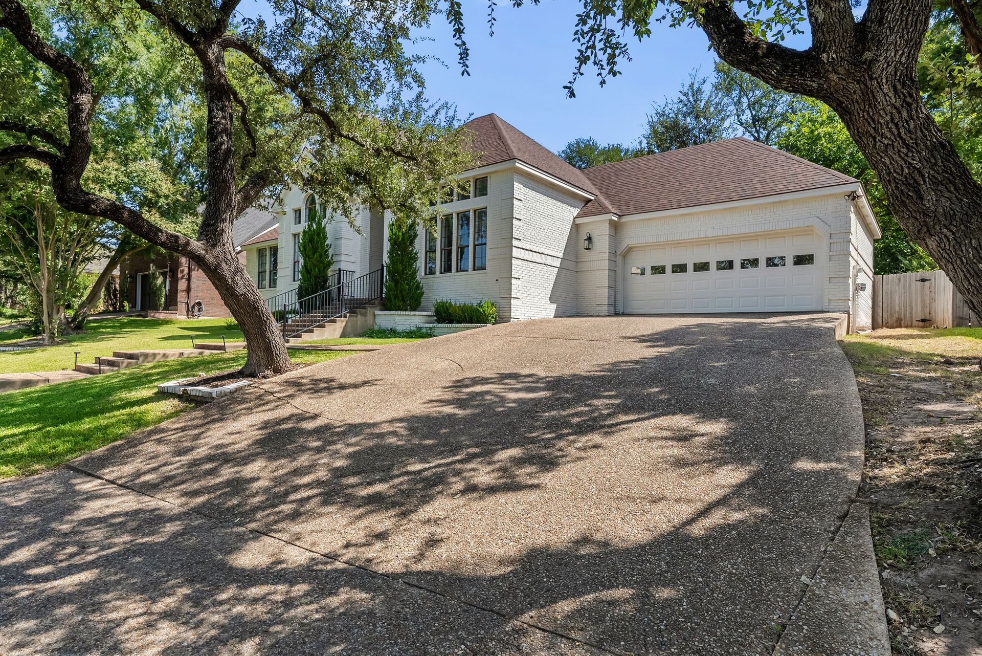 7302 Anaqua Dr