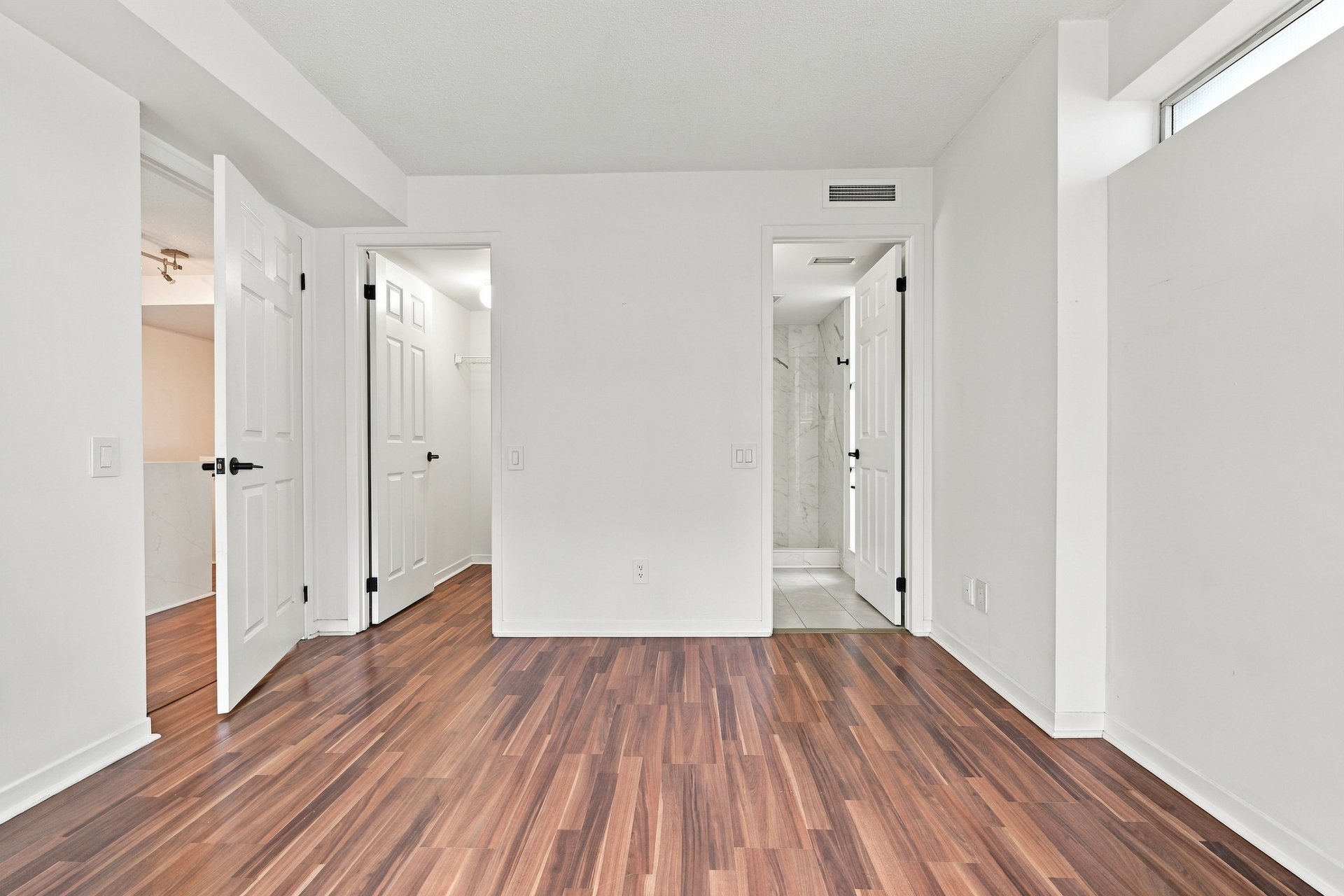 Immaculate 2 Bedroom Corner Unit