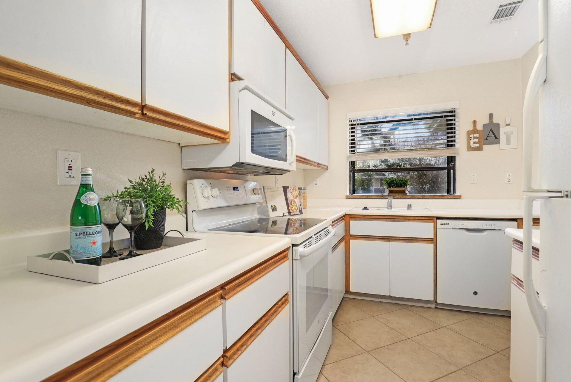 2582 Oak Rd. #217, Walnut Creek