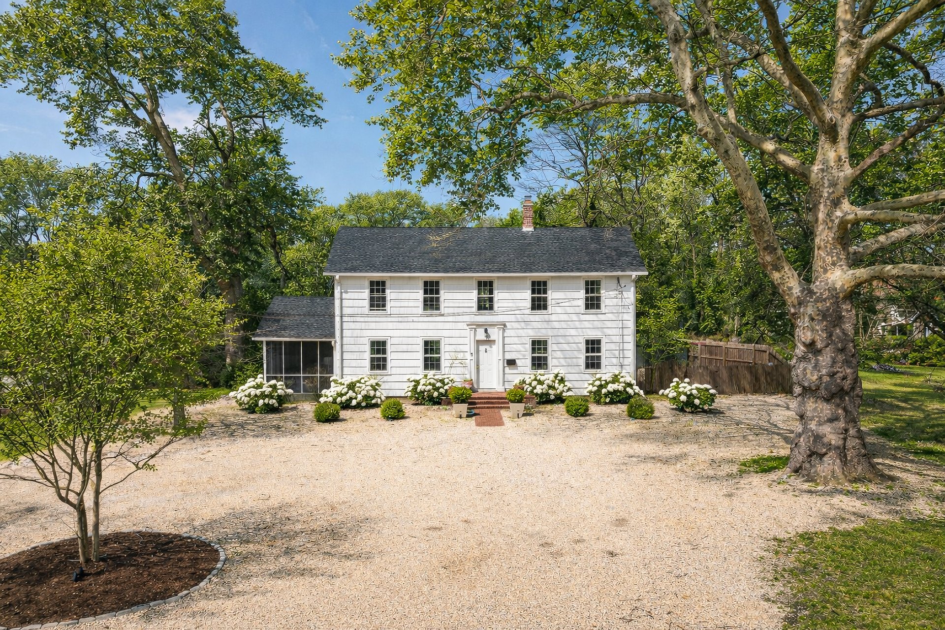 THE PIANO HOUSE