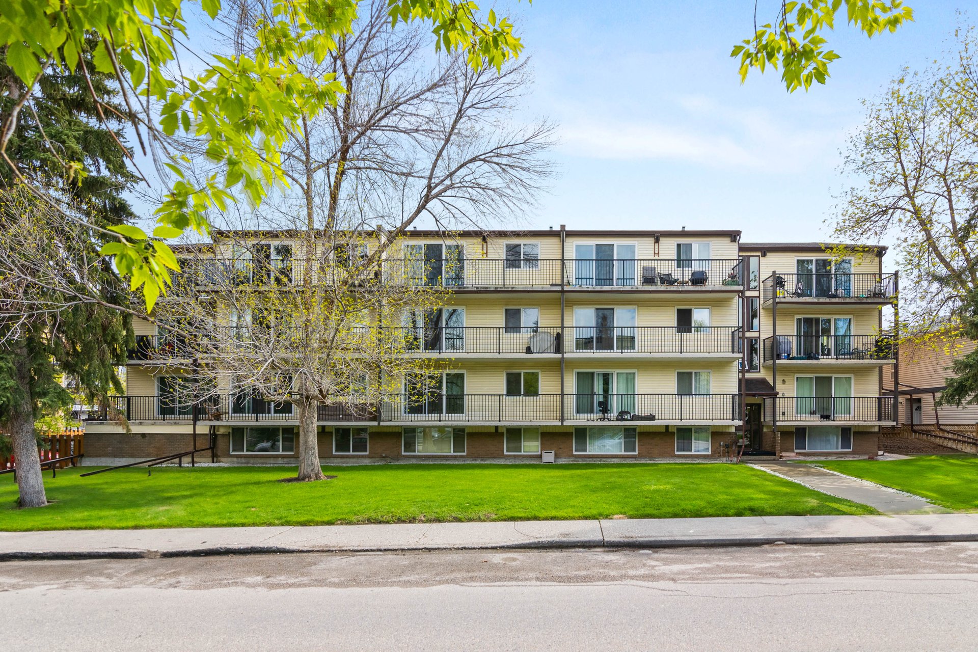 635 56 Avenue SW Unit: 206