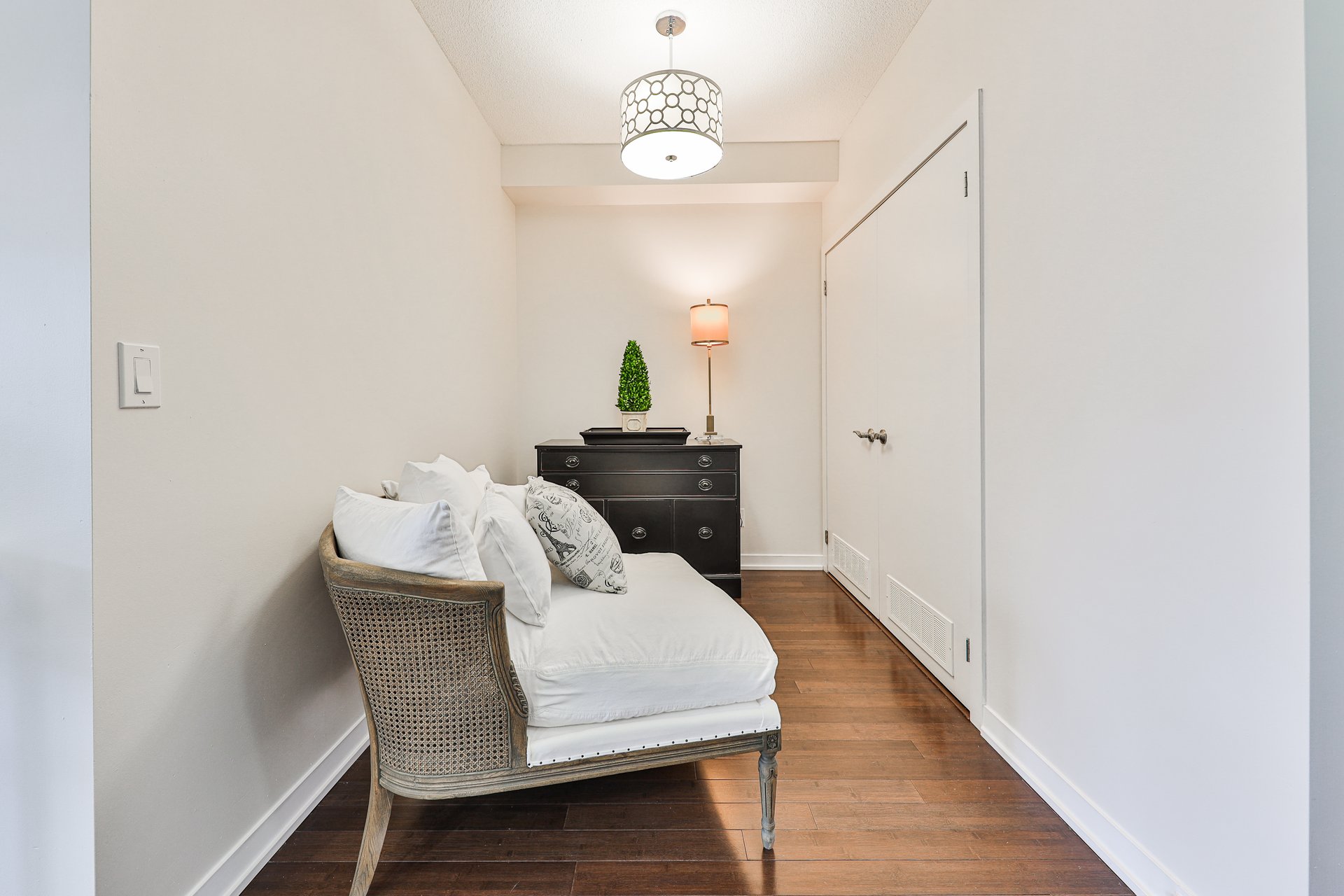402-551 Maple Avenue, Burlington