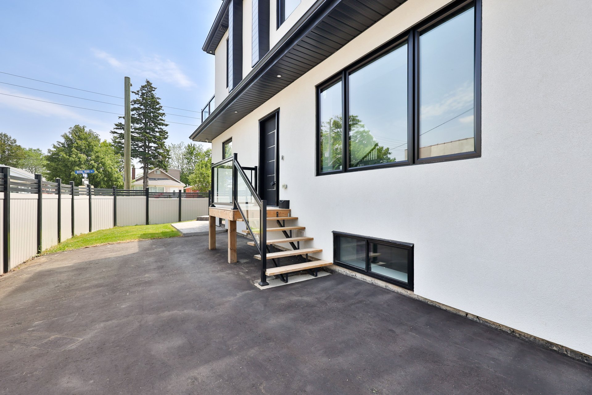 172 Royal York Rd
