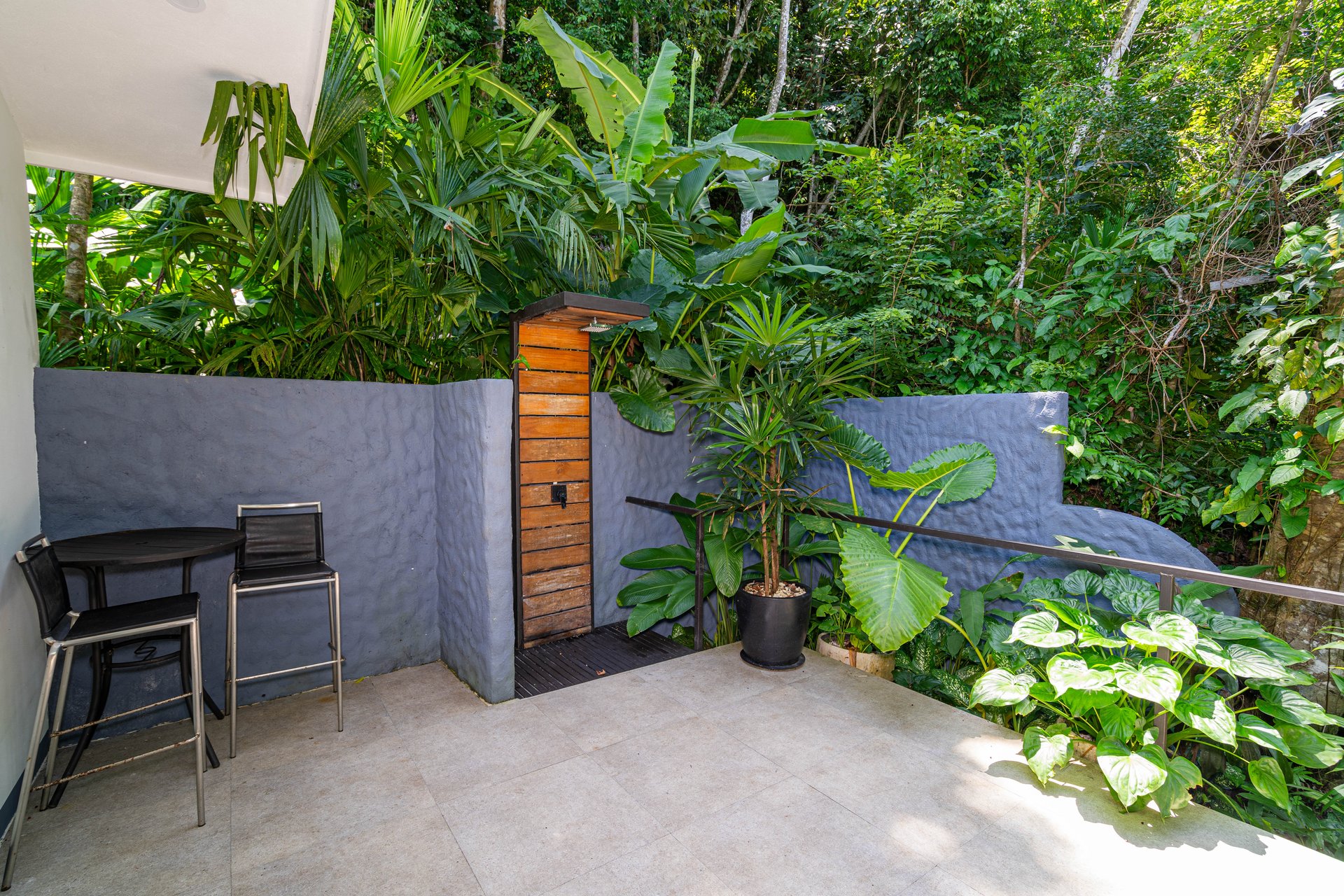 22 Unit Tropical Boutique Hotel steps from Manuel Antonio Park & Beach