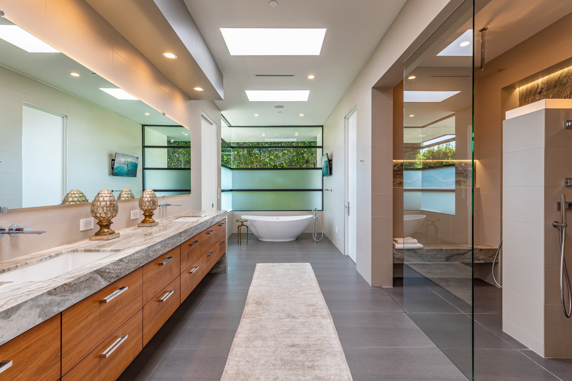 2002 LOMA VISTA DR
