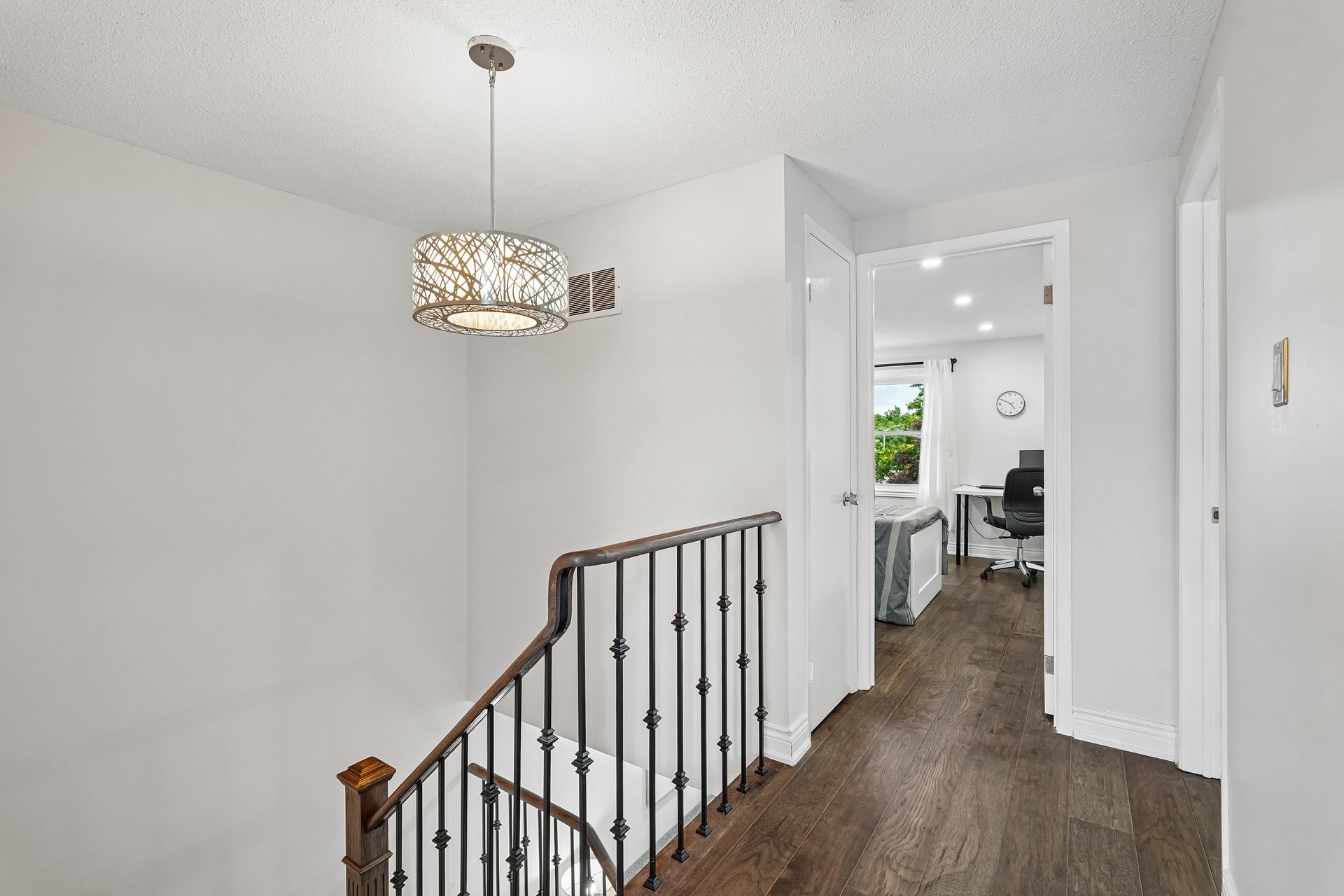 Move-in ready in the heart of Glen Abbey