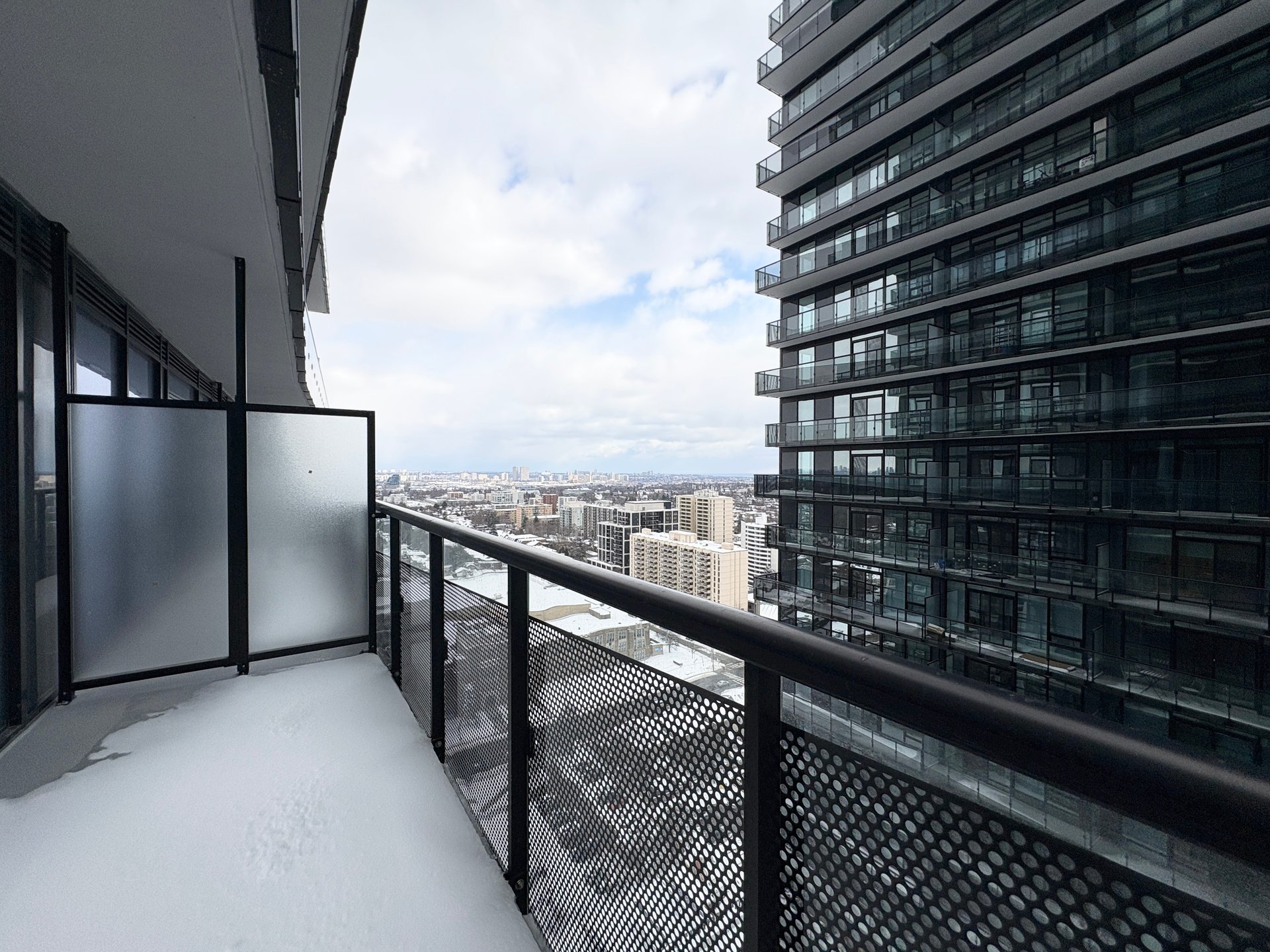117 Broadway Ave W Unit: 2401