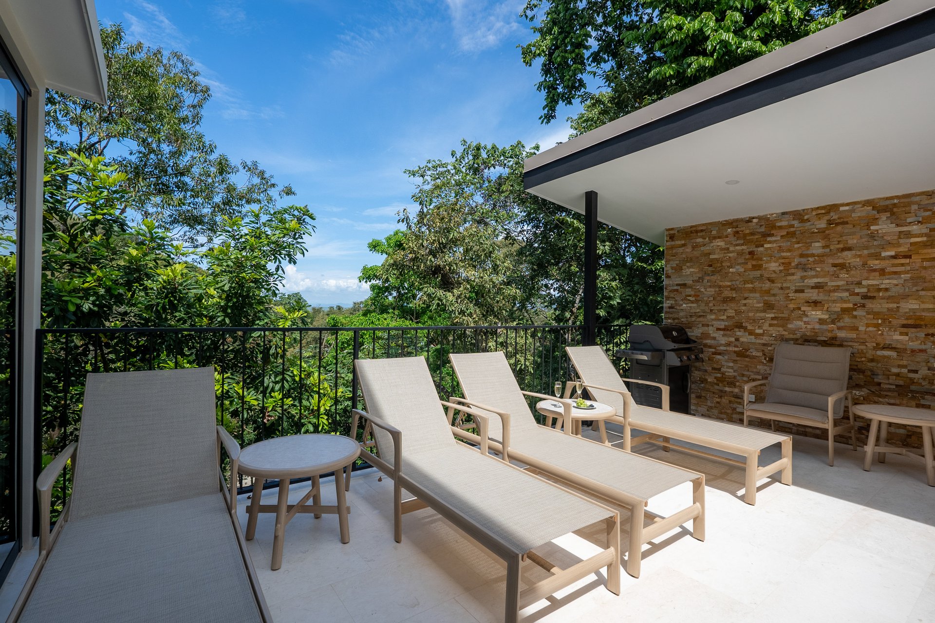 Grand luxury 9 bedroom, 9.5 bath Rainforest & Mountain View Estate near Marina Pez Vela