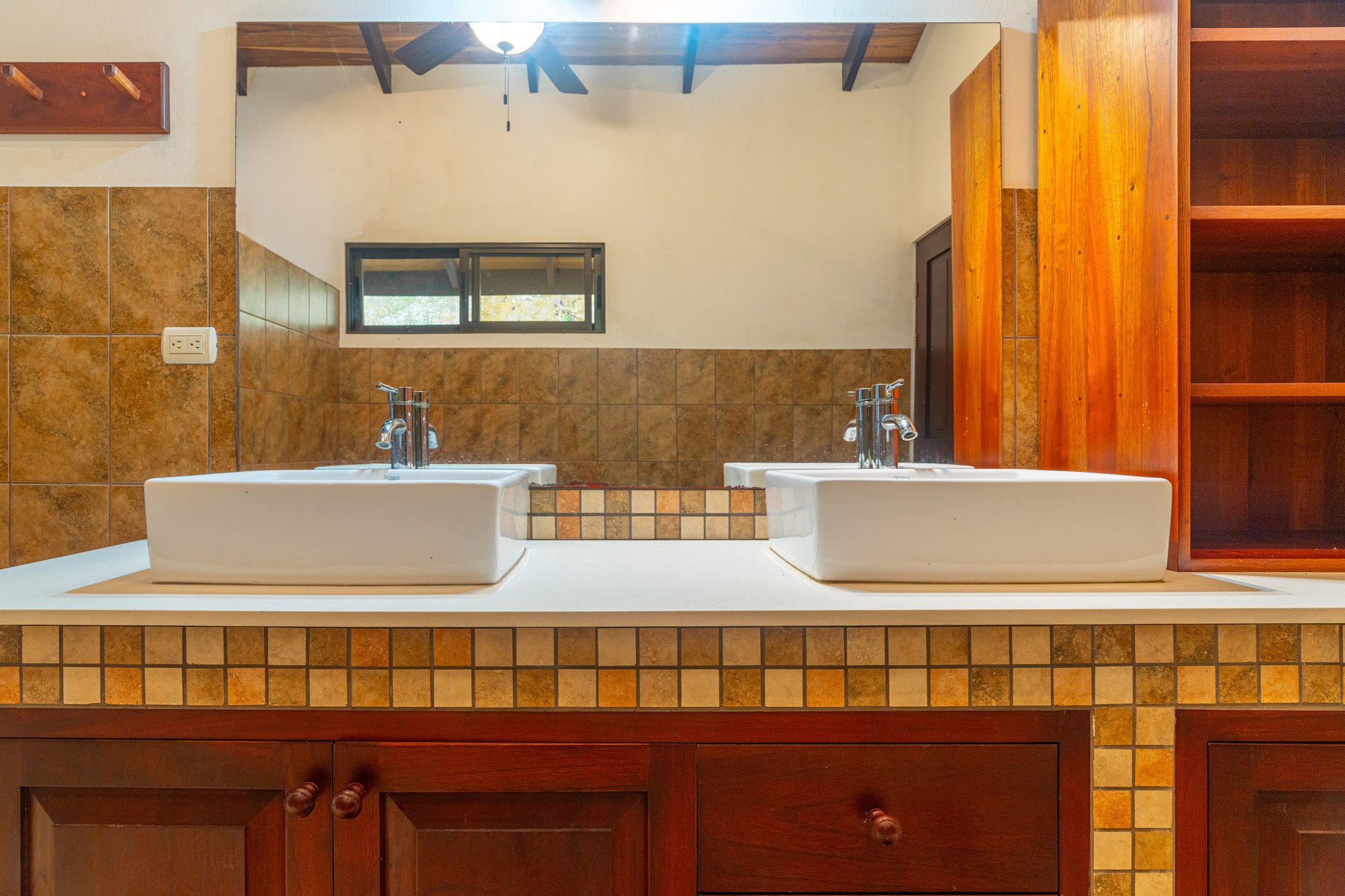 3 Bedroom home in Cinco Ventanas with Incredible Ocean View!