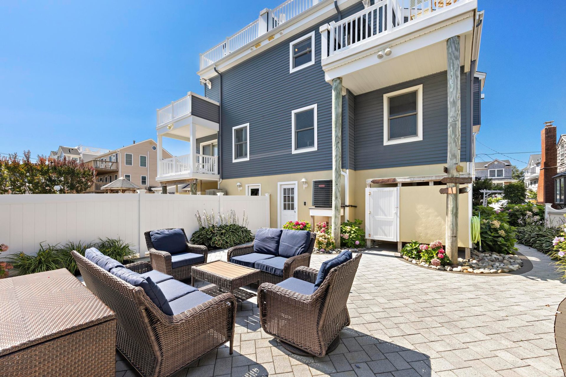 407 B Coral Street 