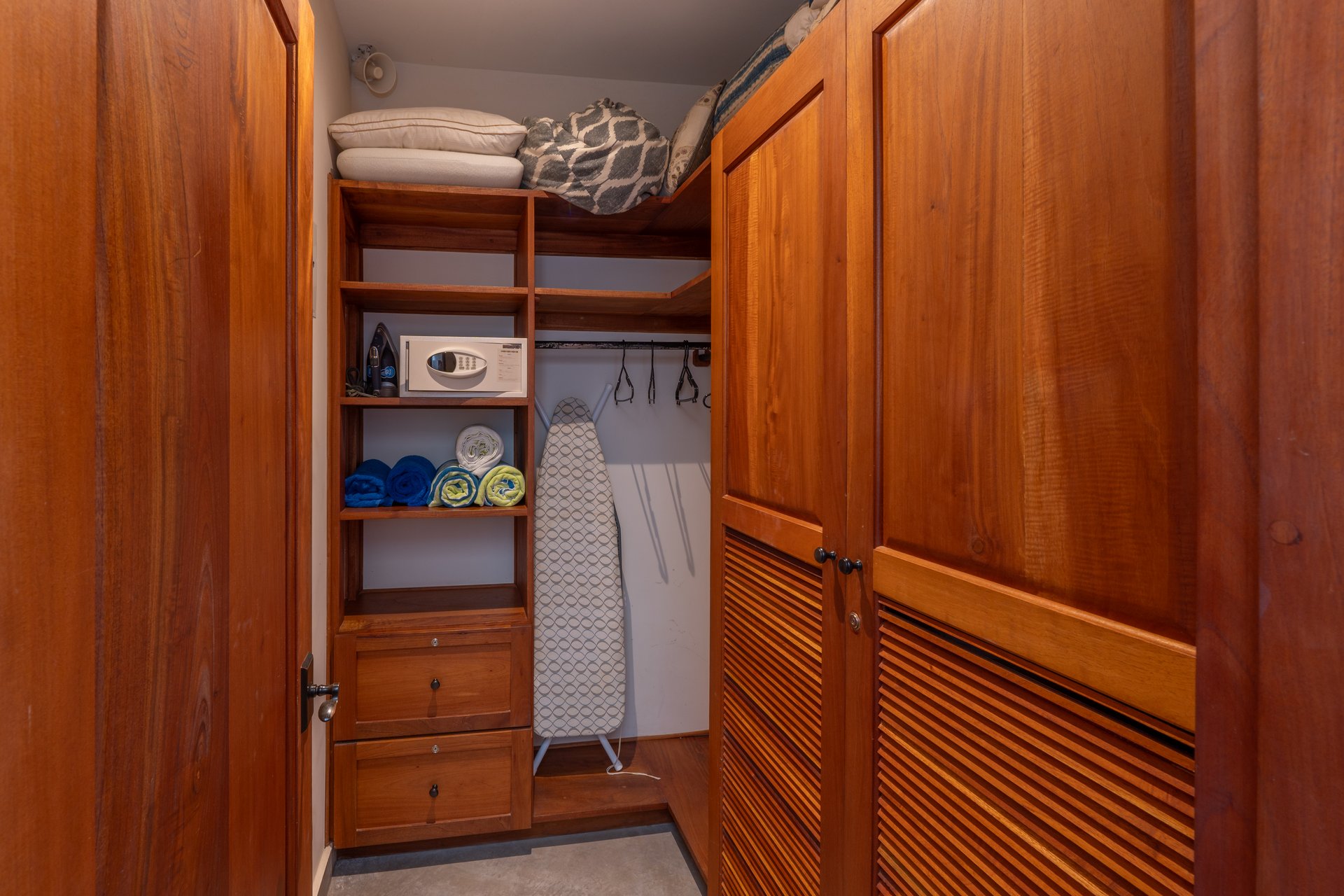 32 Plaza Central | Oceanview 2-Bedroom Luxury Flat in Las Catalinas - Prime Location near Playa Danta