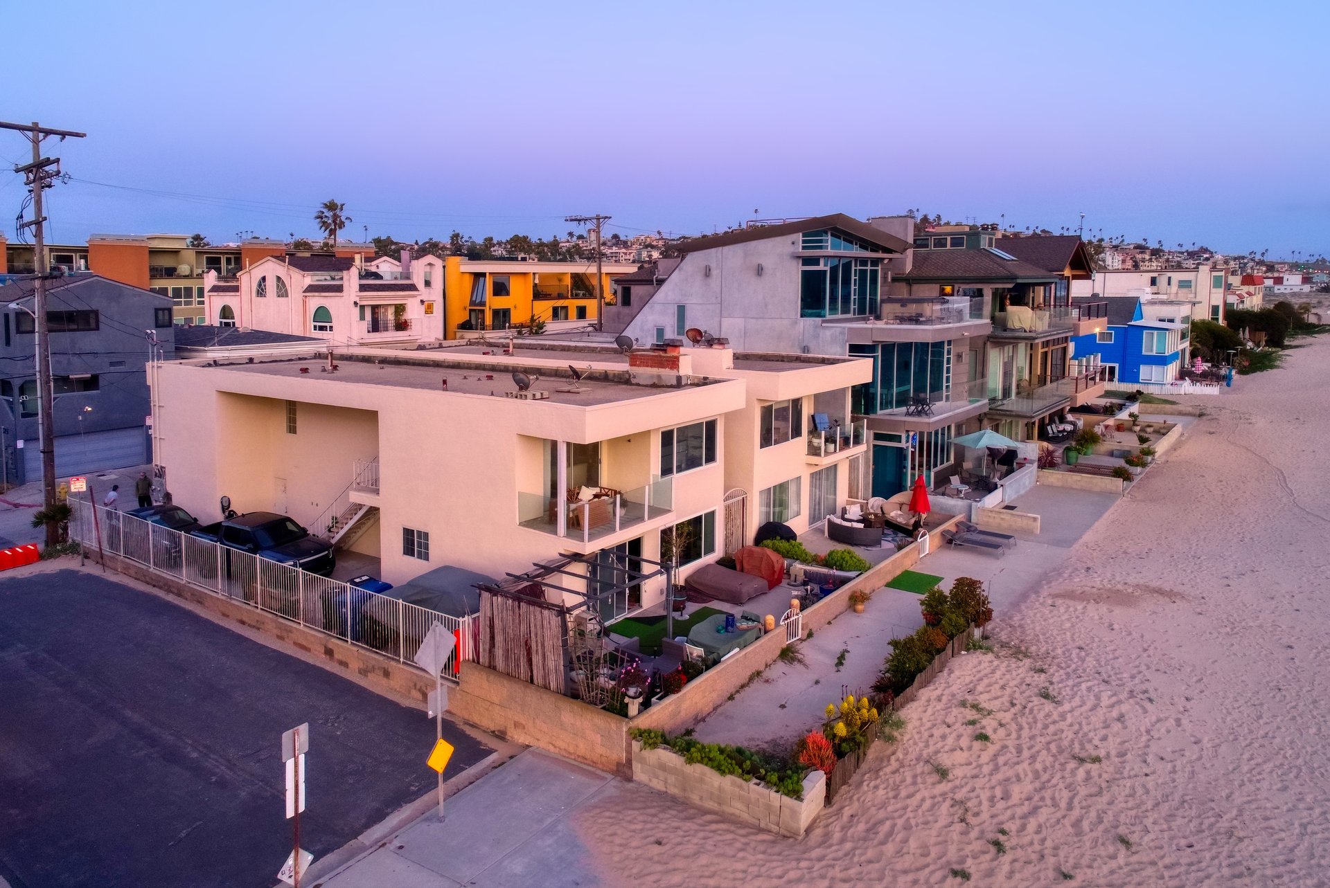 6401-6405 Ocean Front Walk