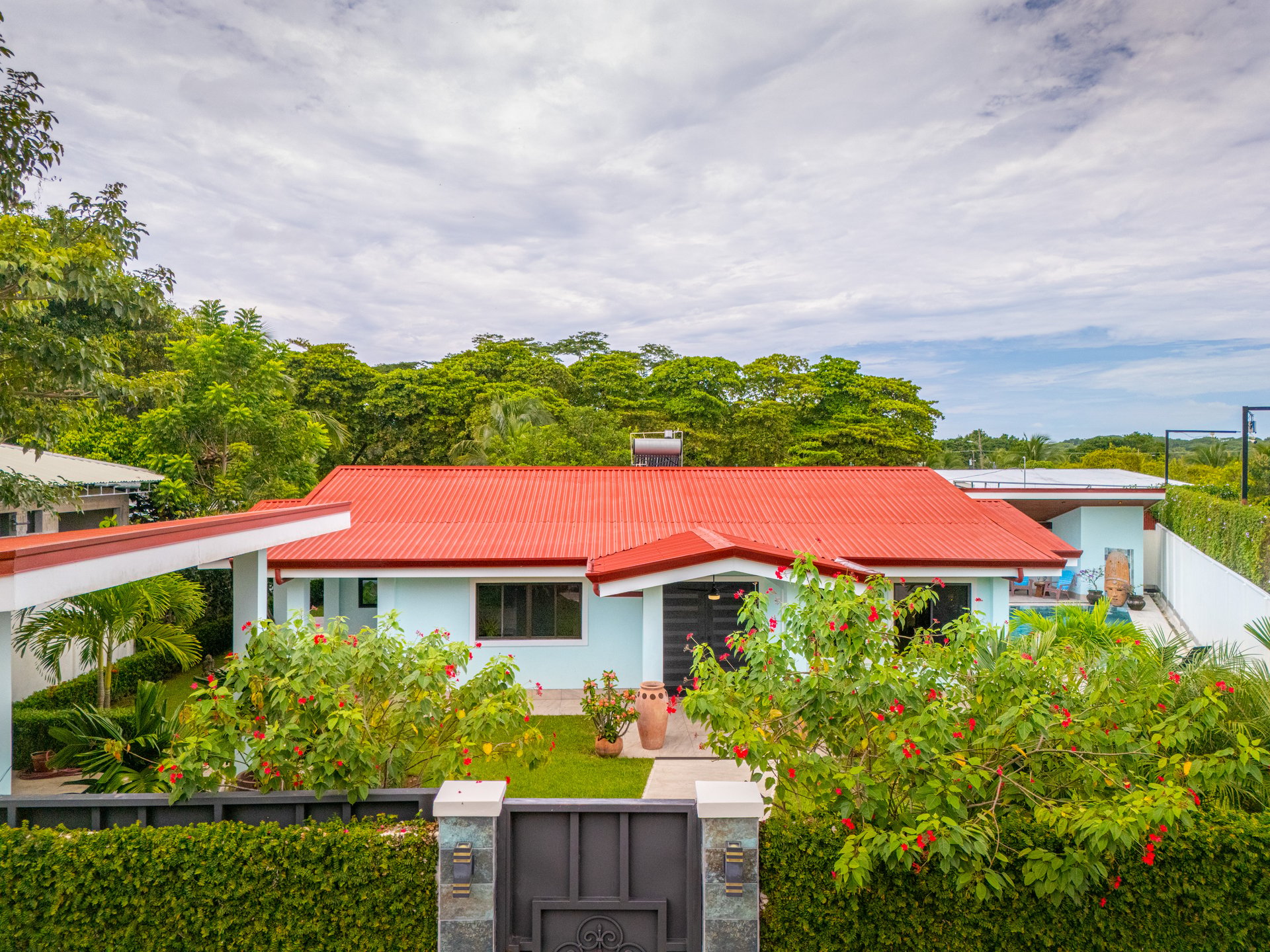 Villa Esmeralda - Big Pool. Big Lot. Big Lifestyle. Central Uvita, Walk to Everything!