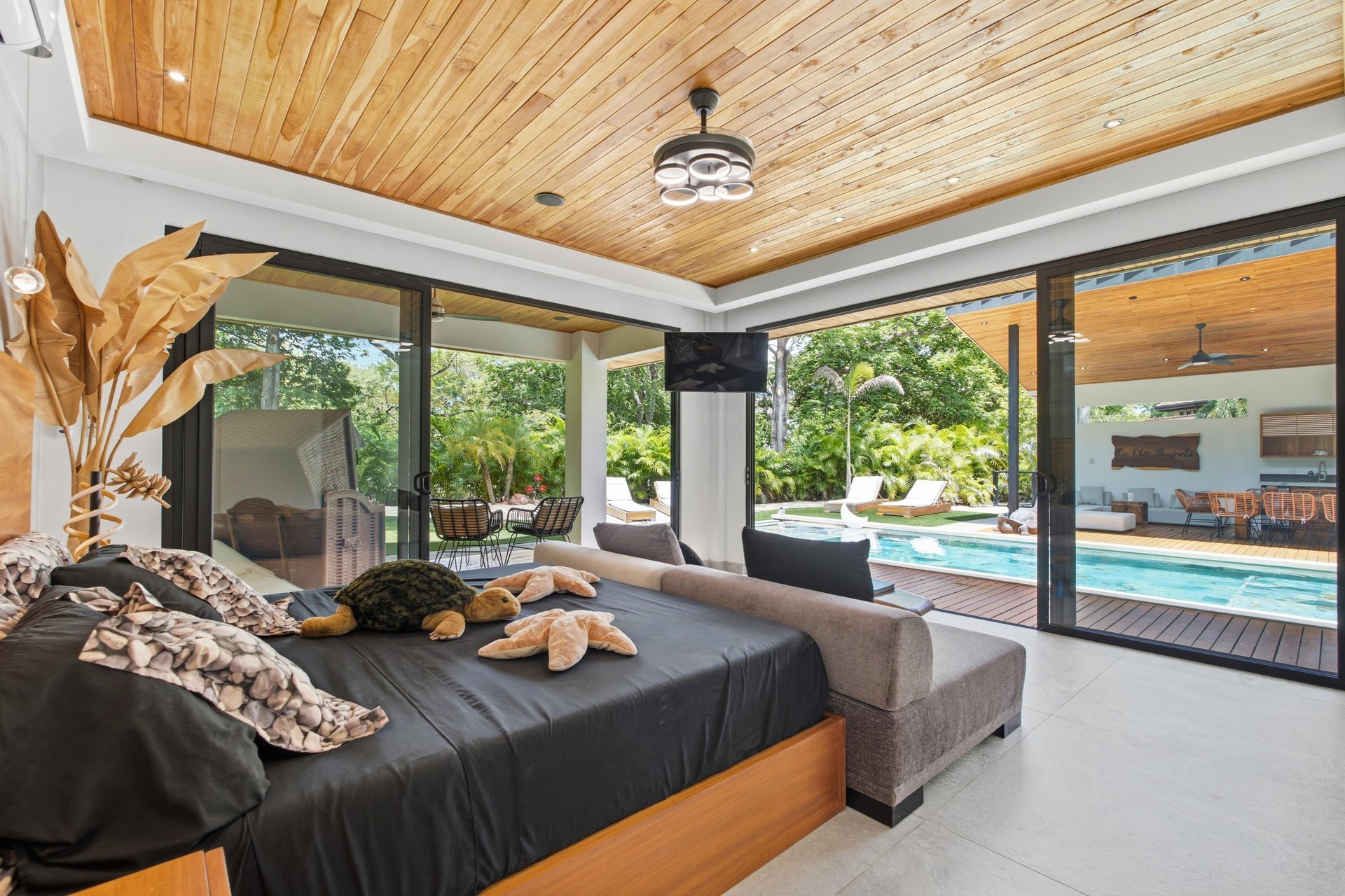 Casa La Ola Perfecta | Luxury 5-Bedroom Home with Pool Near the Beach in Hacienda Pinilla