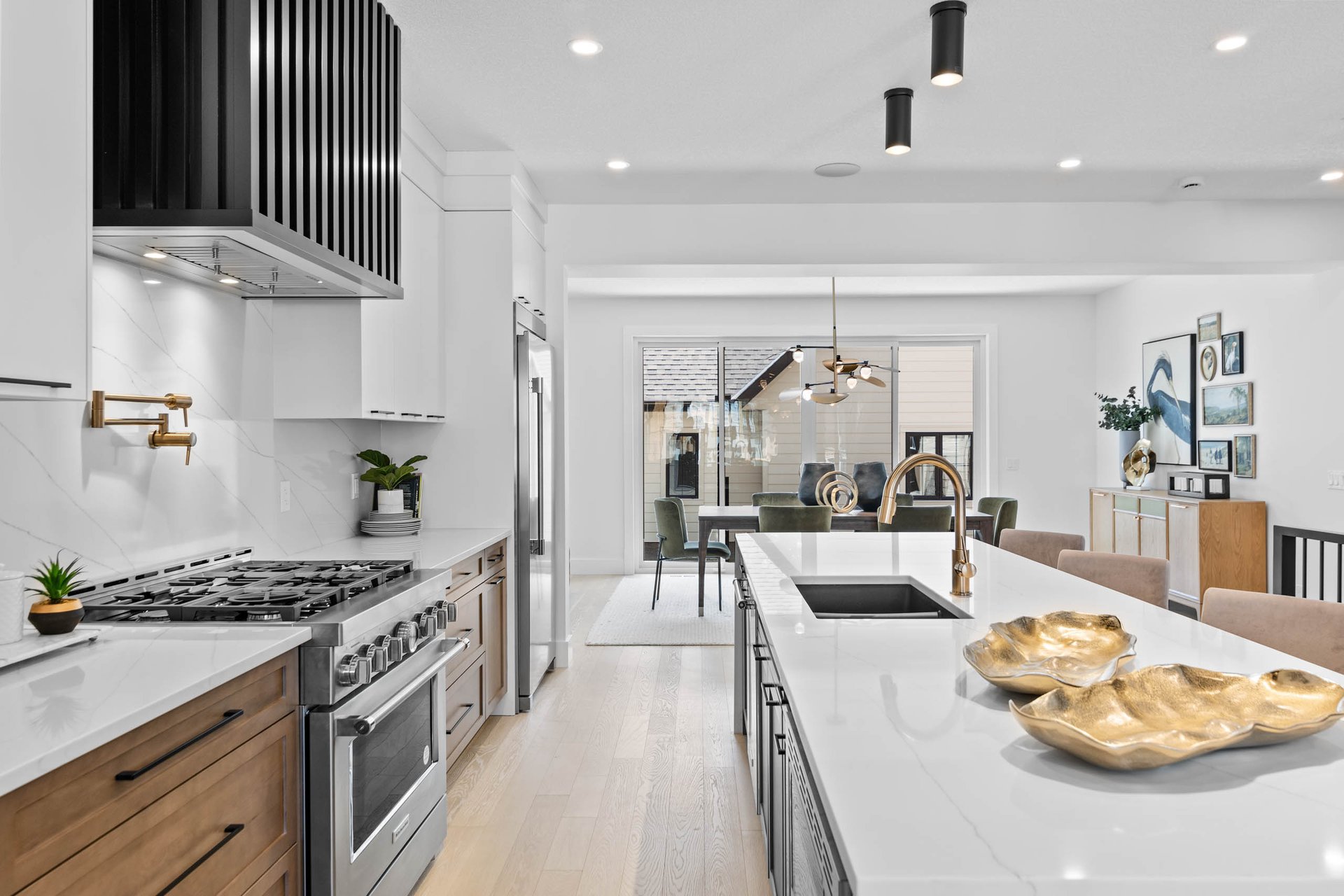 227 Calais Drive SW