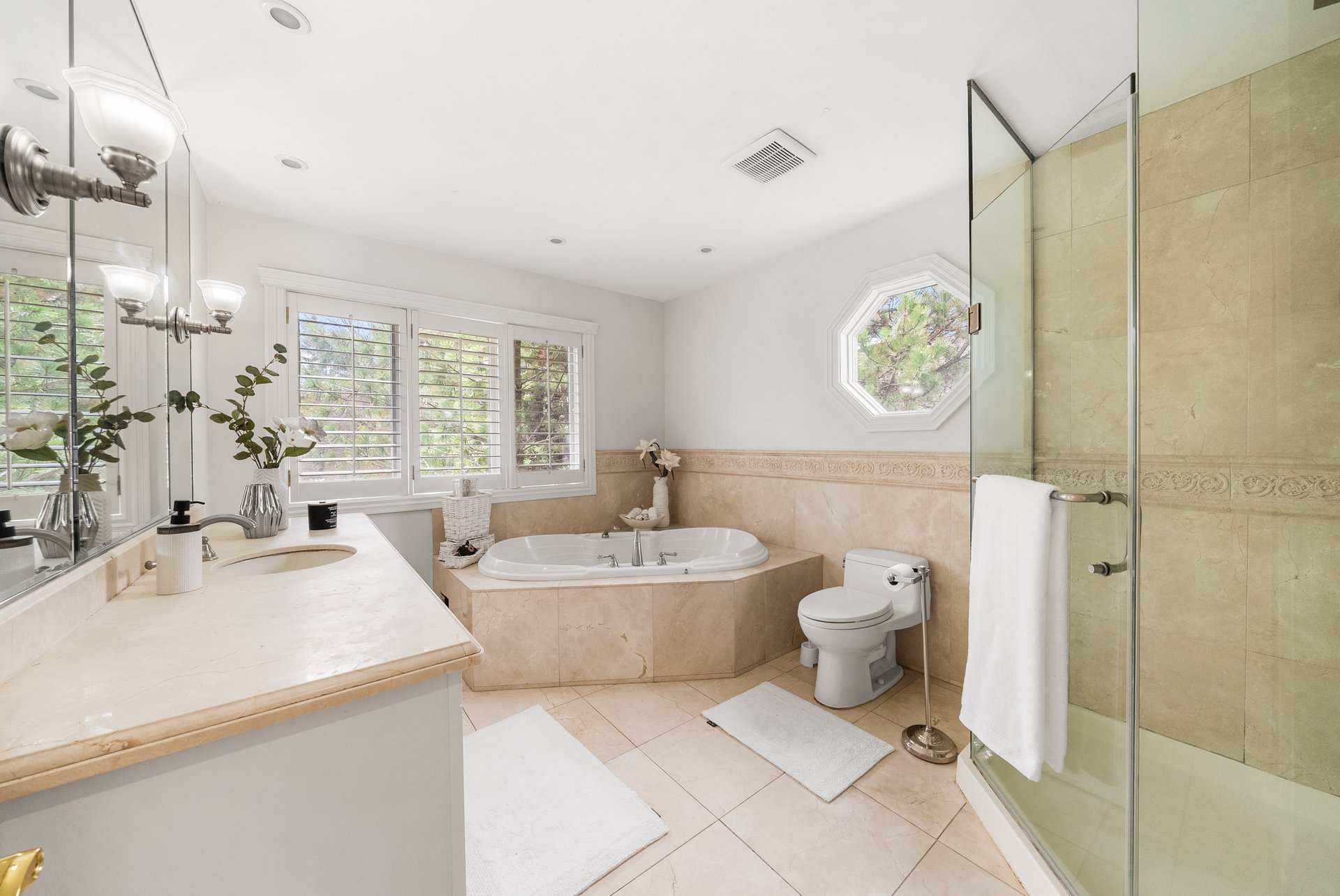 2154 Oneida Cres