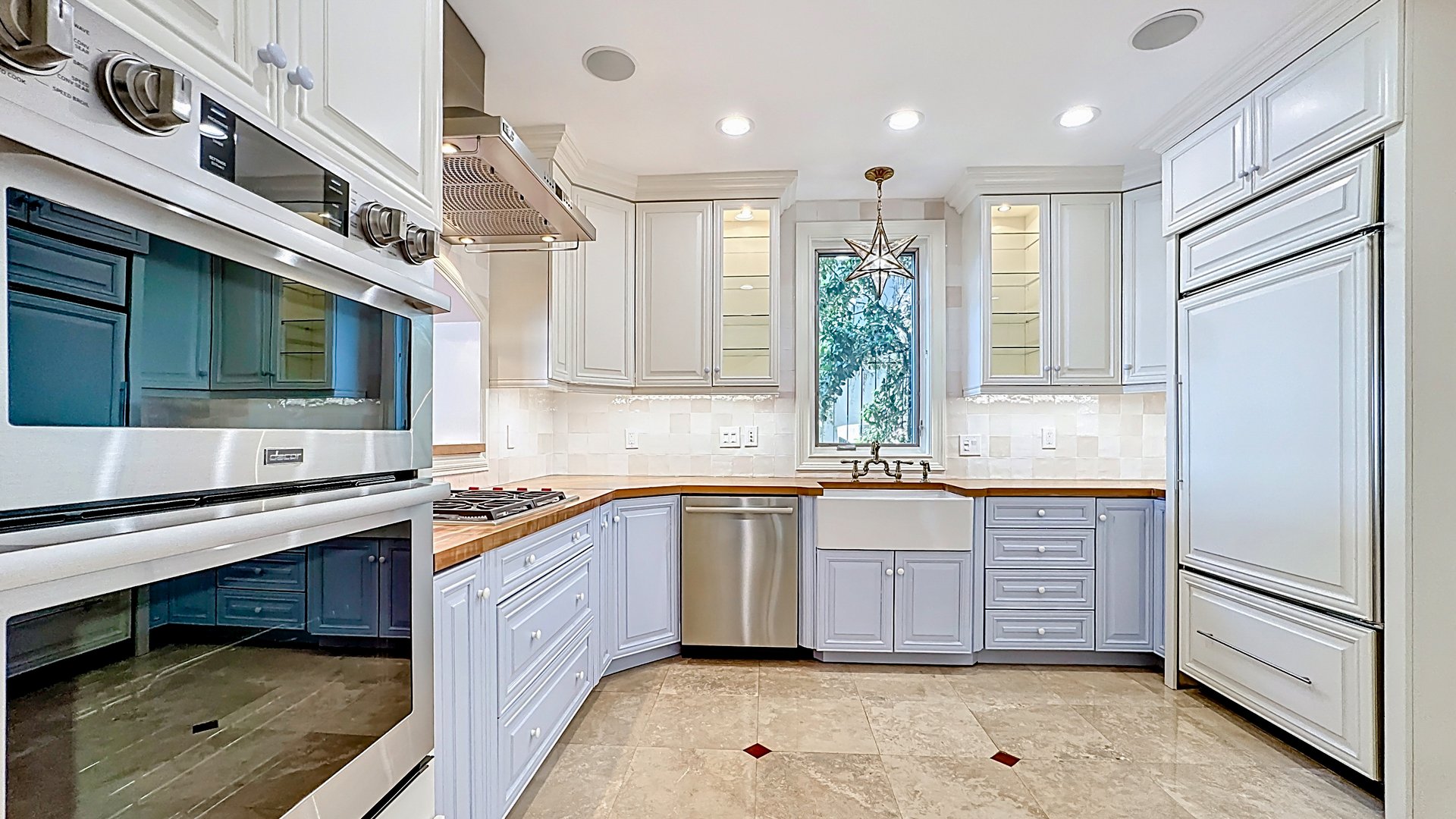 Spacious Winter Park Lakefront Condo in Perle du Lac