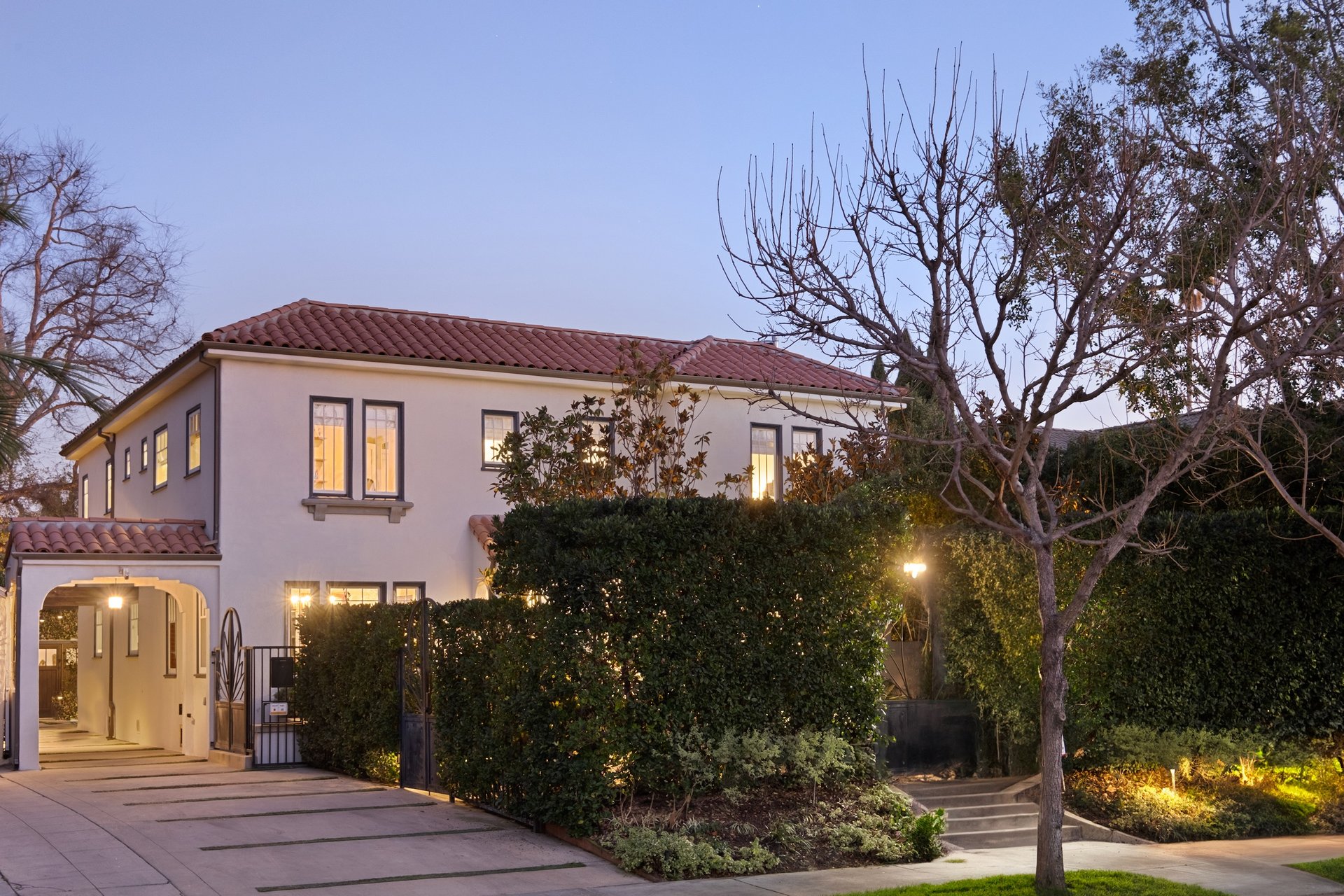 564 S Van Ness Ave, Windsor Square