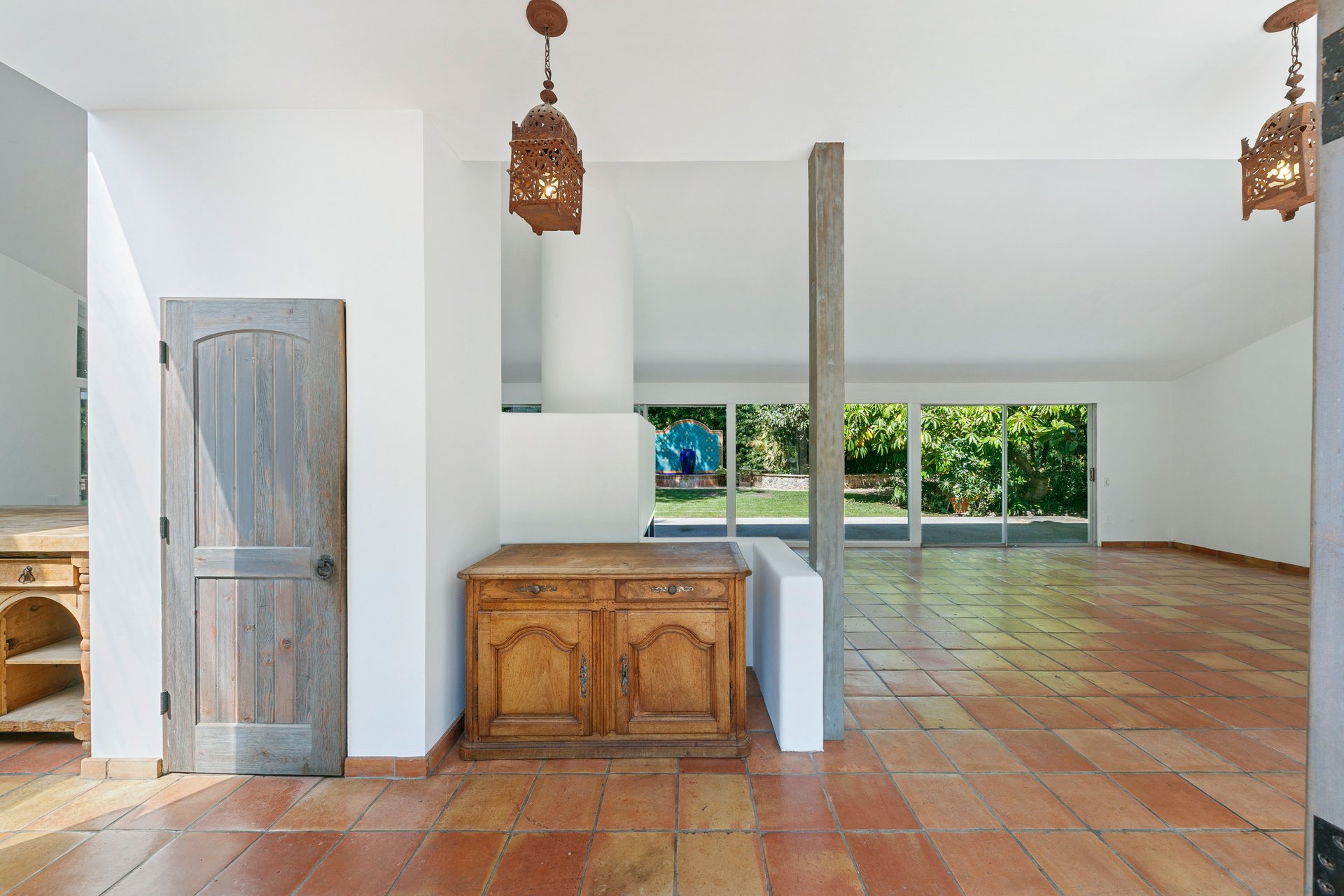 Spacious Malibu West Mid Century