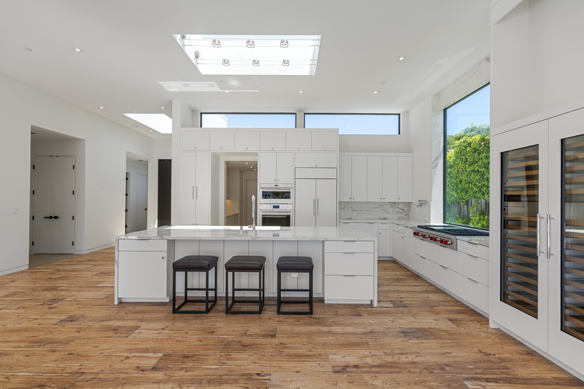 Contemporary Retreat on the Belvedere Lagoon