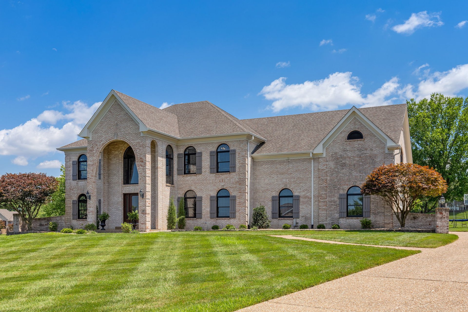 32 Rathfarnum Lane