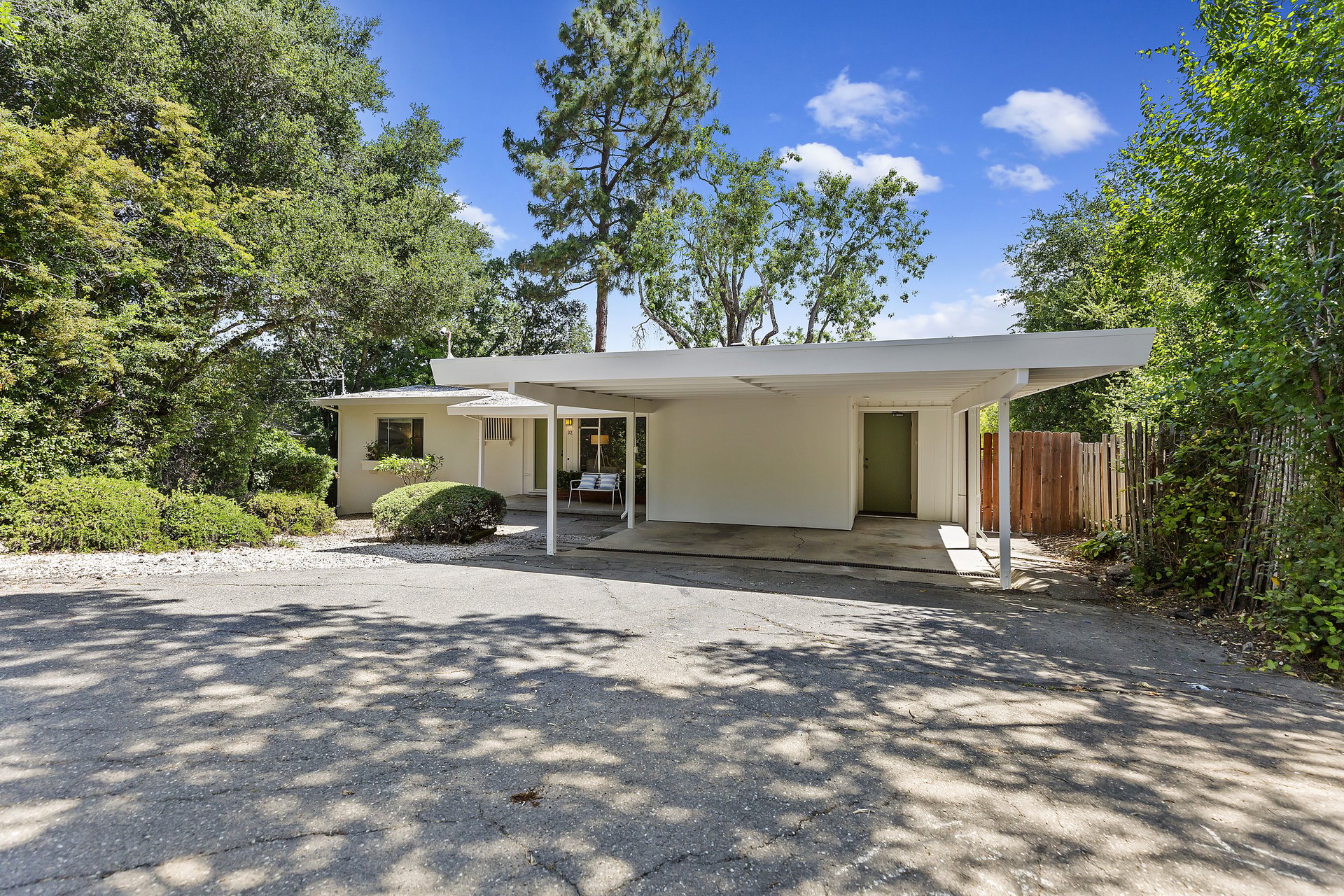 32 California Ave