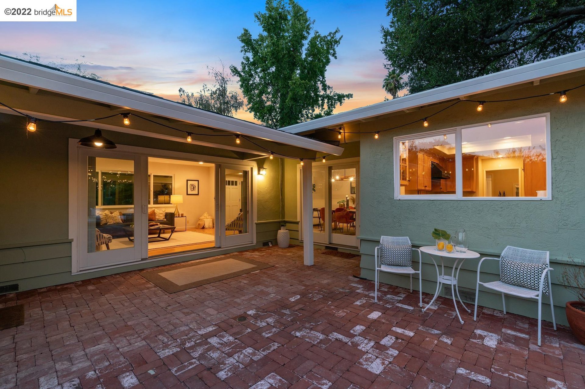 10 Woodside Dr