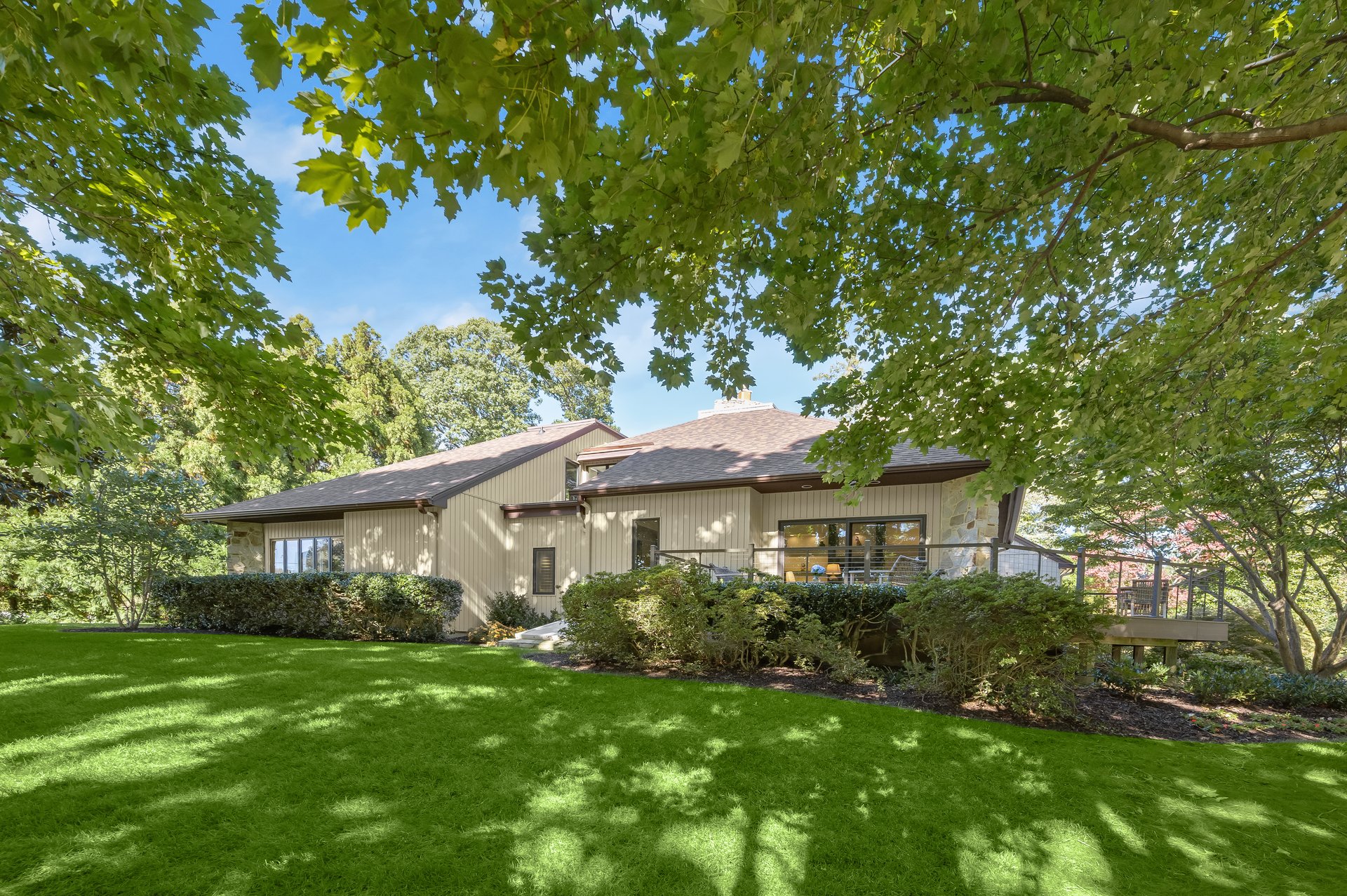 668 Broadwater Way