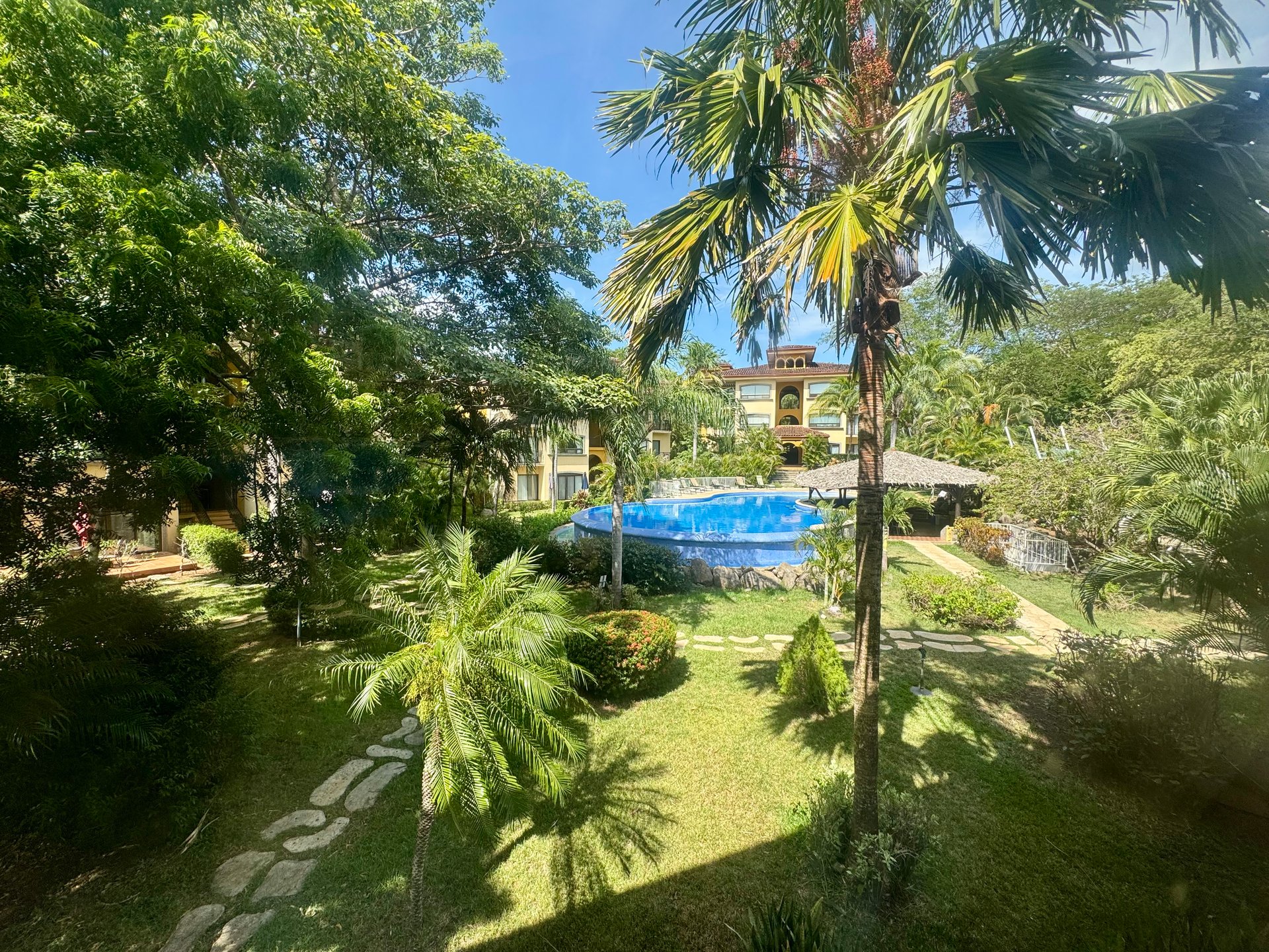 The Oaks 65: Comfortable 2BR Condo Near Tamarindo & Playa Grande