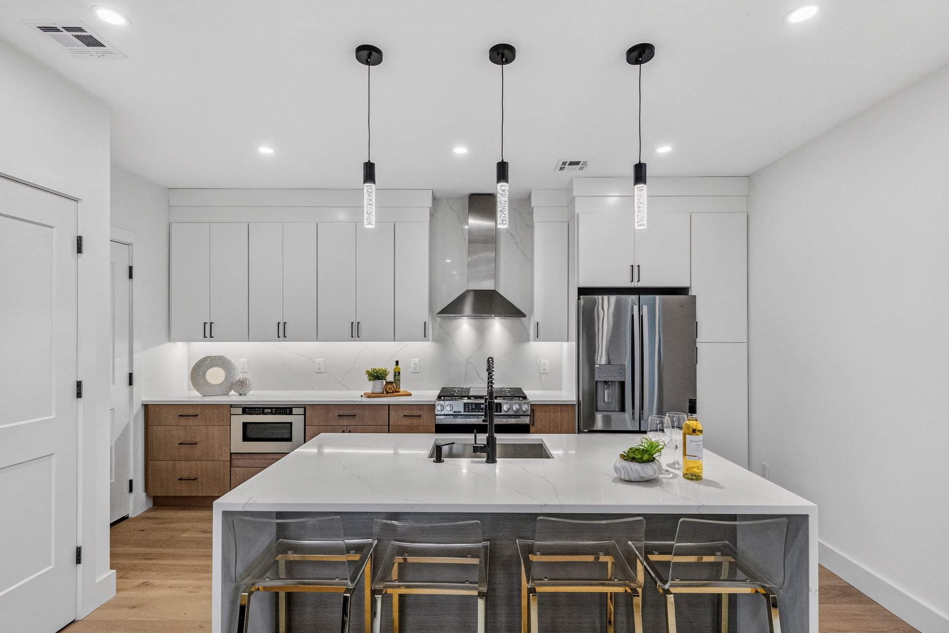887 Linden Ave, Ridgefield, NJ 07657