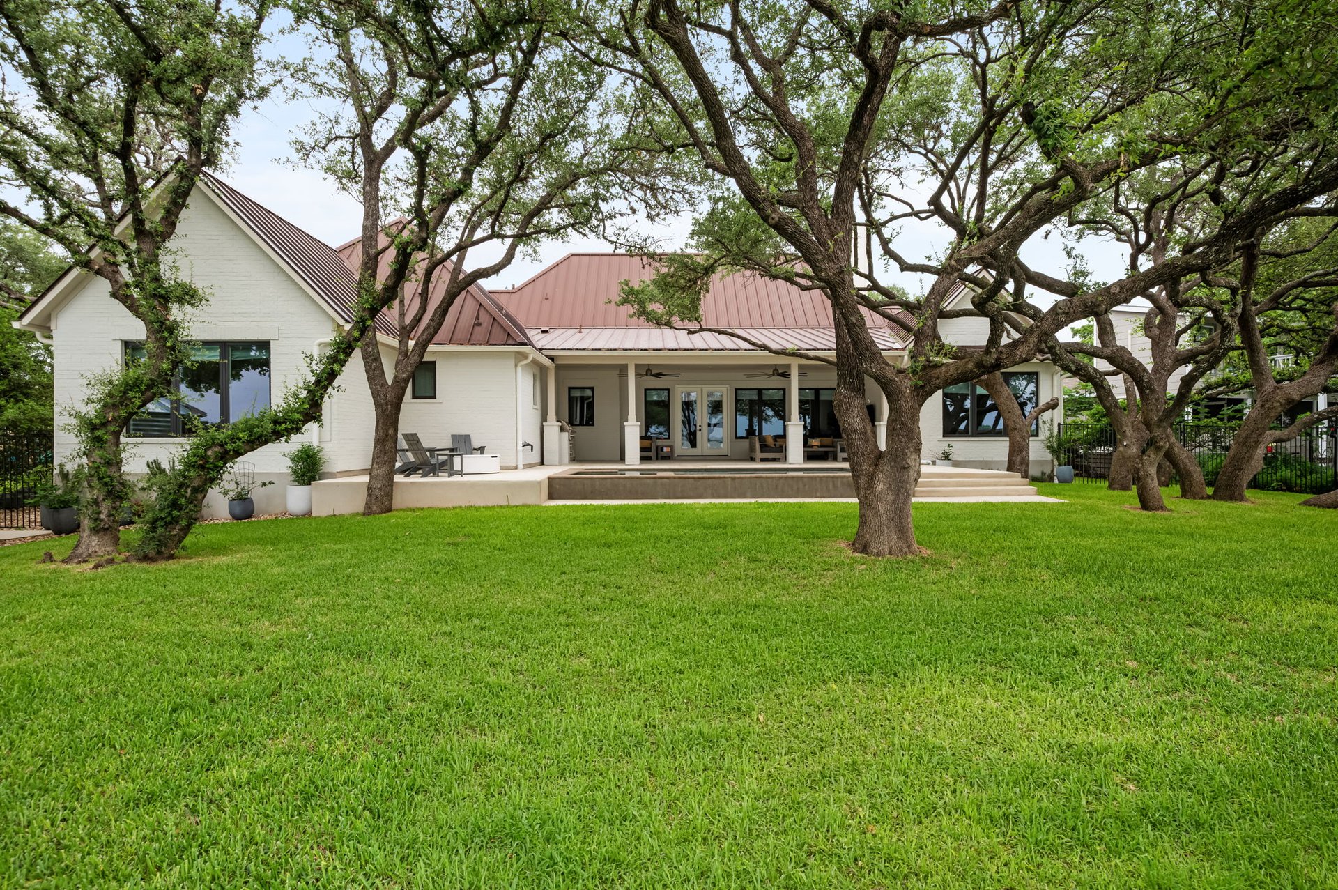 1131 N Shorewood Drive