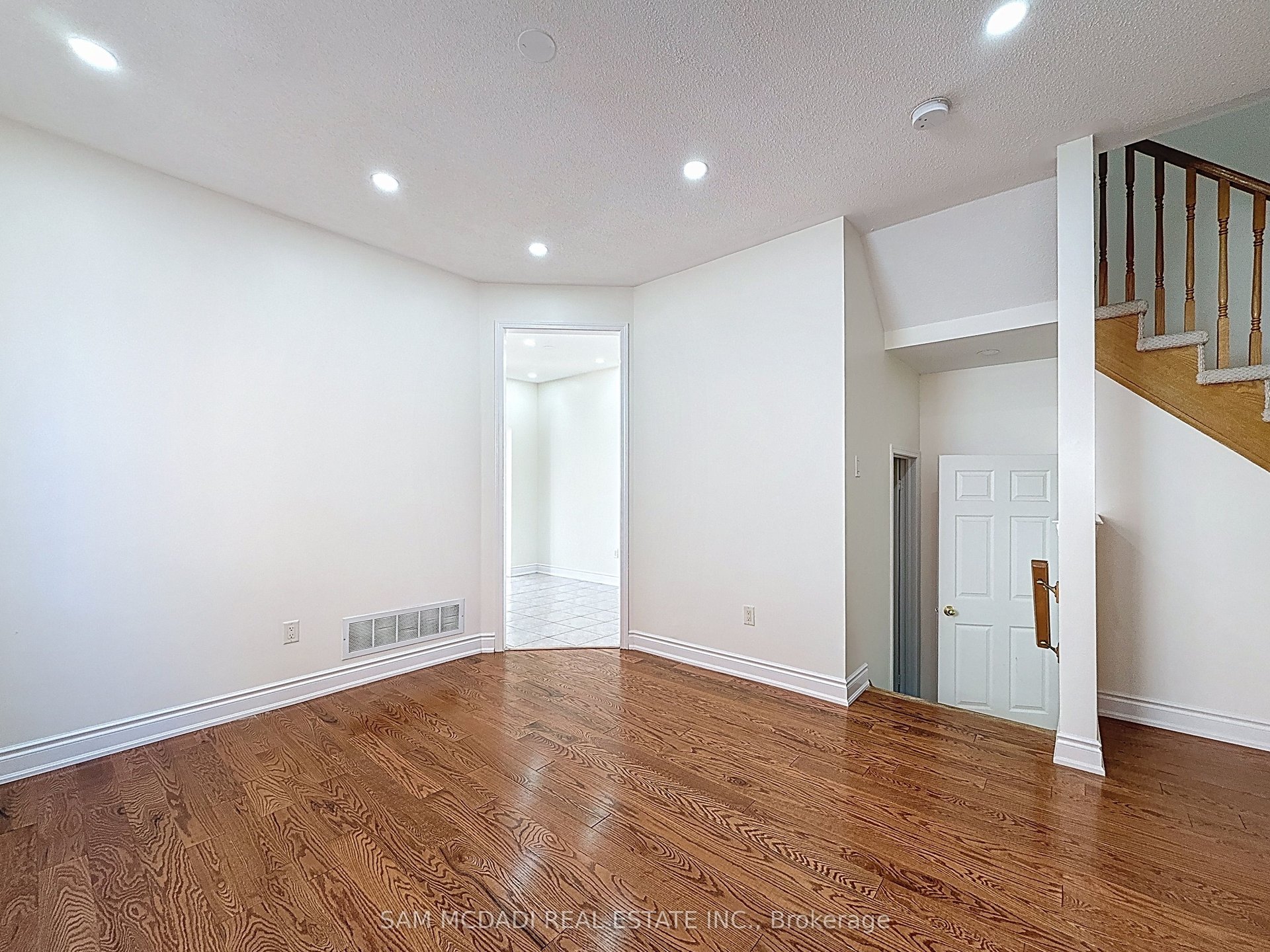1354 Weir Chase 