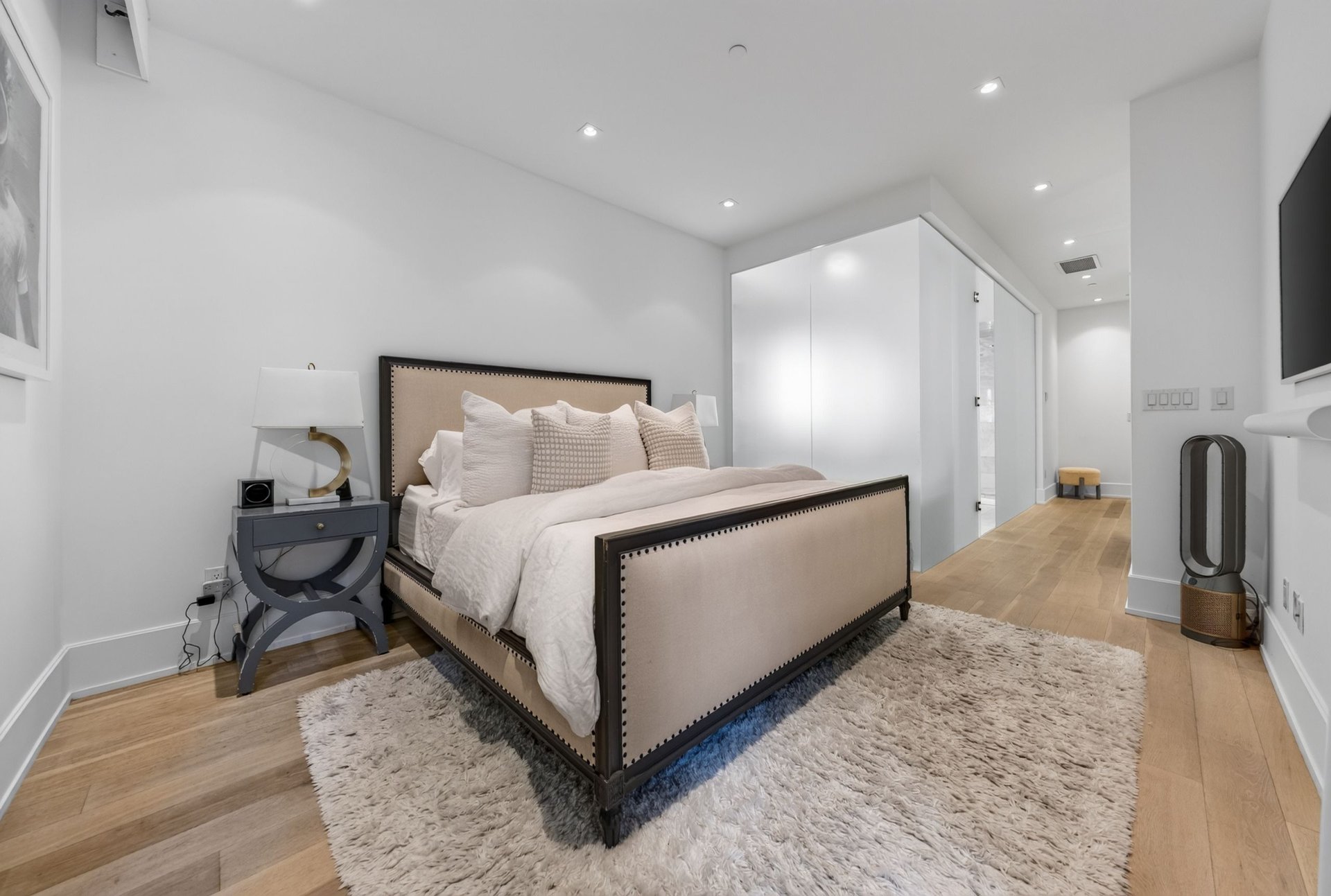 Ultra-Exclusive Yorkville Address