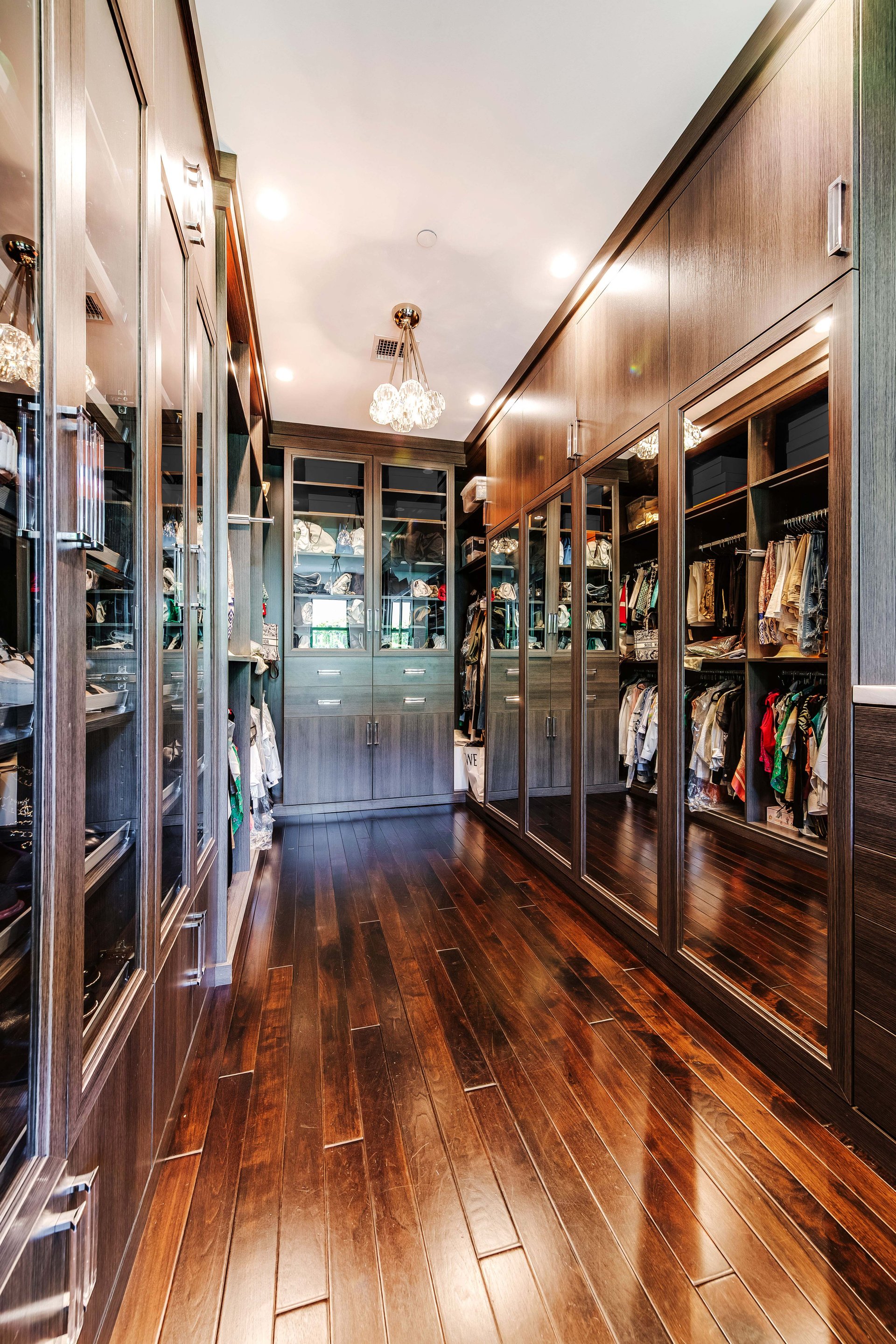 565 Evelyn Pl