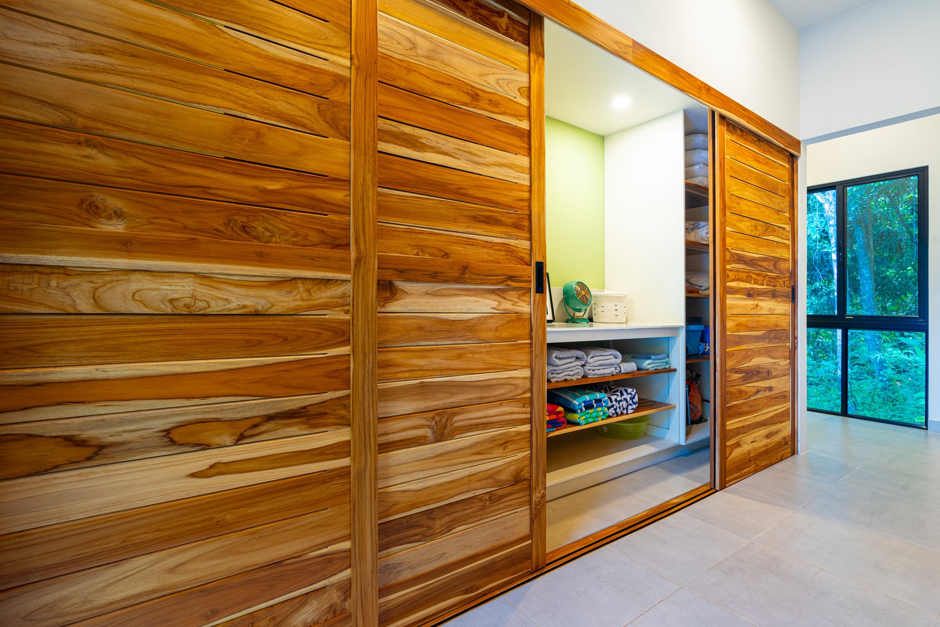 Private Ocean View Oasis- Modern & Tropical in Escaleras