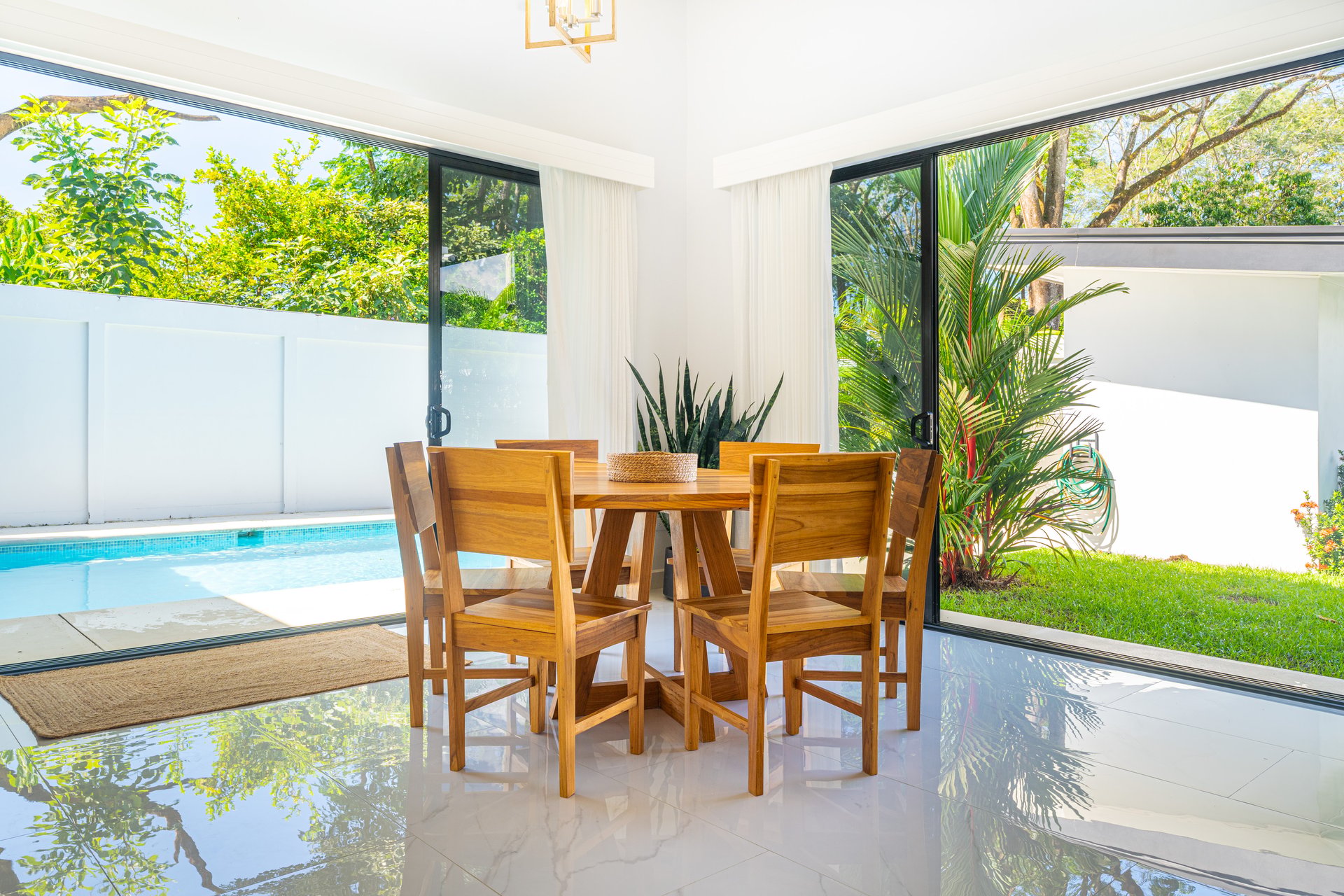 FIRE SALE!!!!! Immaculate New Build with Modern Design & Premium Features